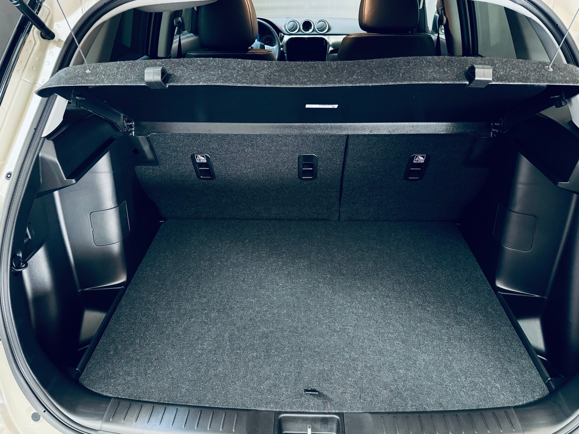 SUZUKI Vitara 1.4 Boosterjet Compact Top 4x4 Hybrid-showroom-element-1