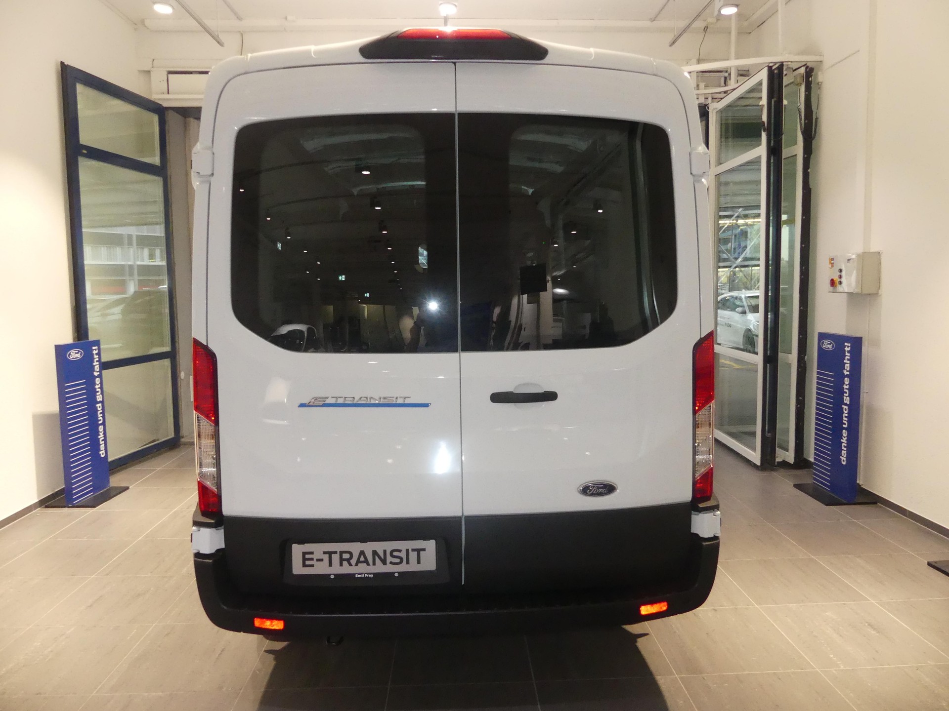 FORD E-Transit Van 390 L2H2 68kWh Trend-image-4