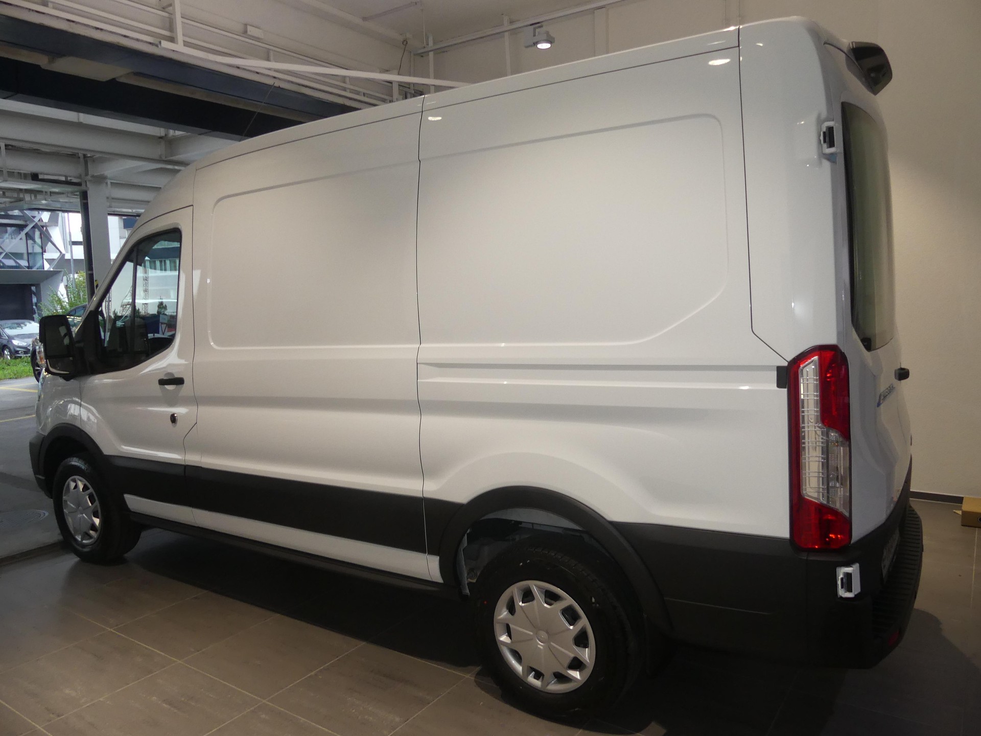 FORD E-Transit Van 390 L2H2 68kWh Trend-showroom-element-3