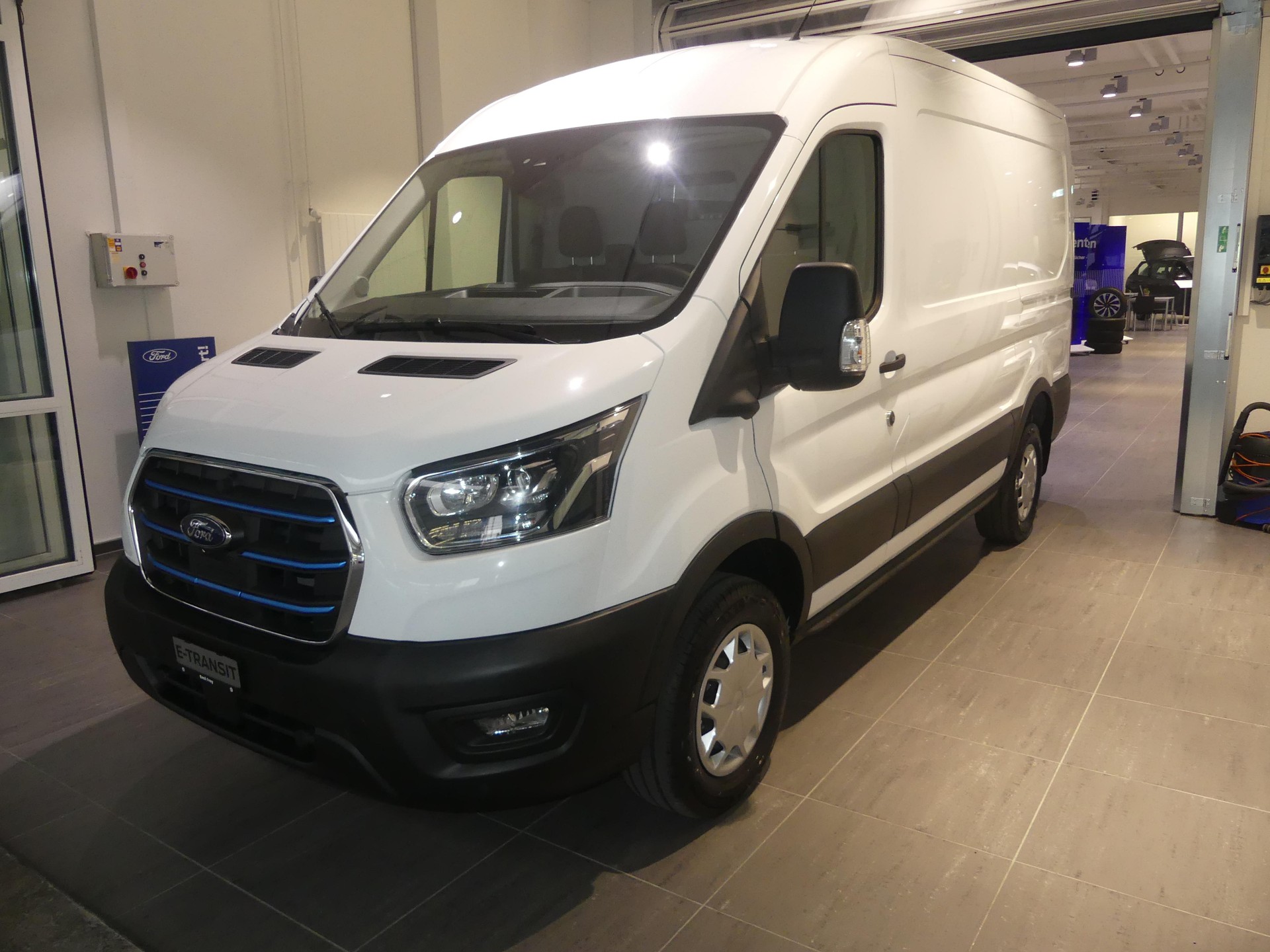 FORD E-Transit Van 390 L2H2 68kWh Trend-showroom-element-2