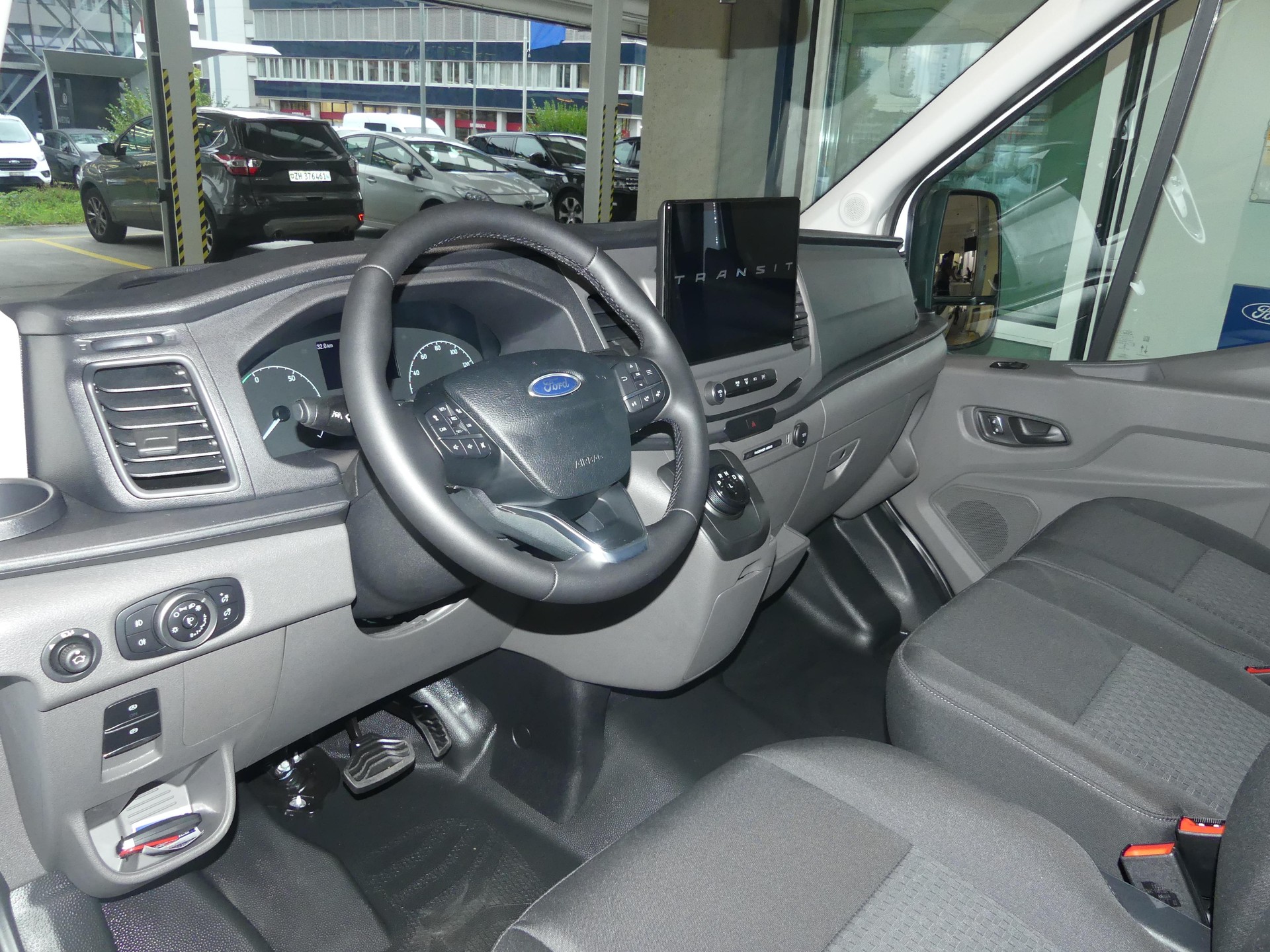 FORD E-Transit Van 390 L2H2 68kWh Trend-image-6