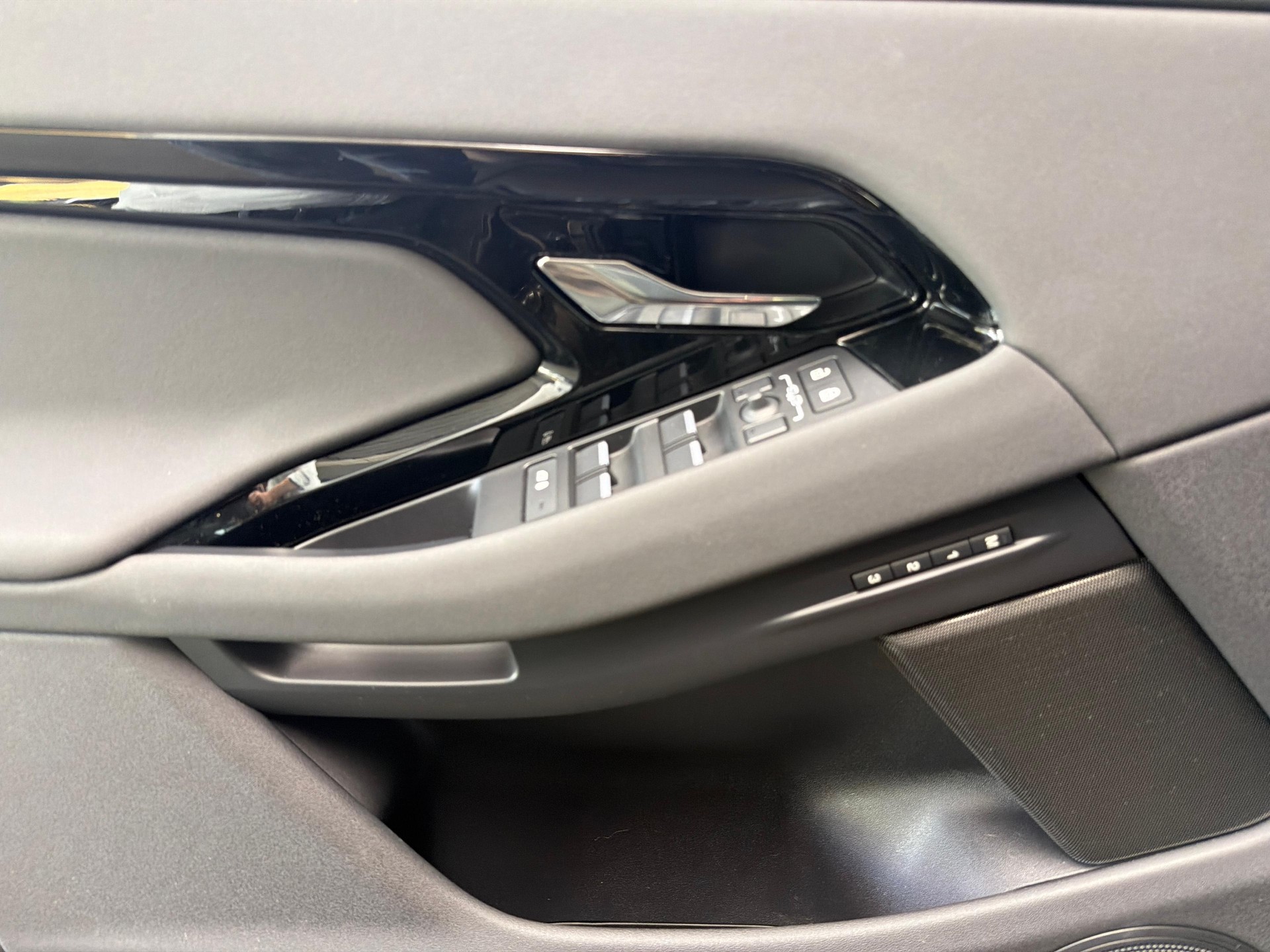 LAND ROVER Range Rover Evoque 1.5 T 270e Dynamic SE mit AHK-image-13