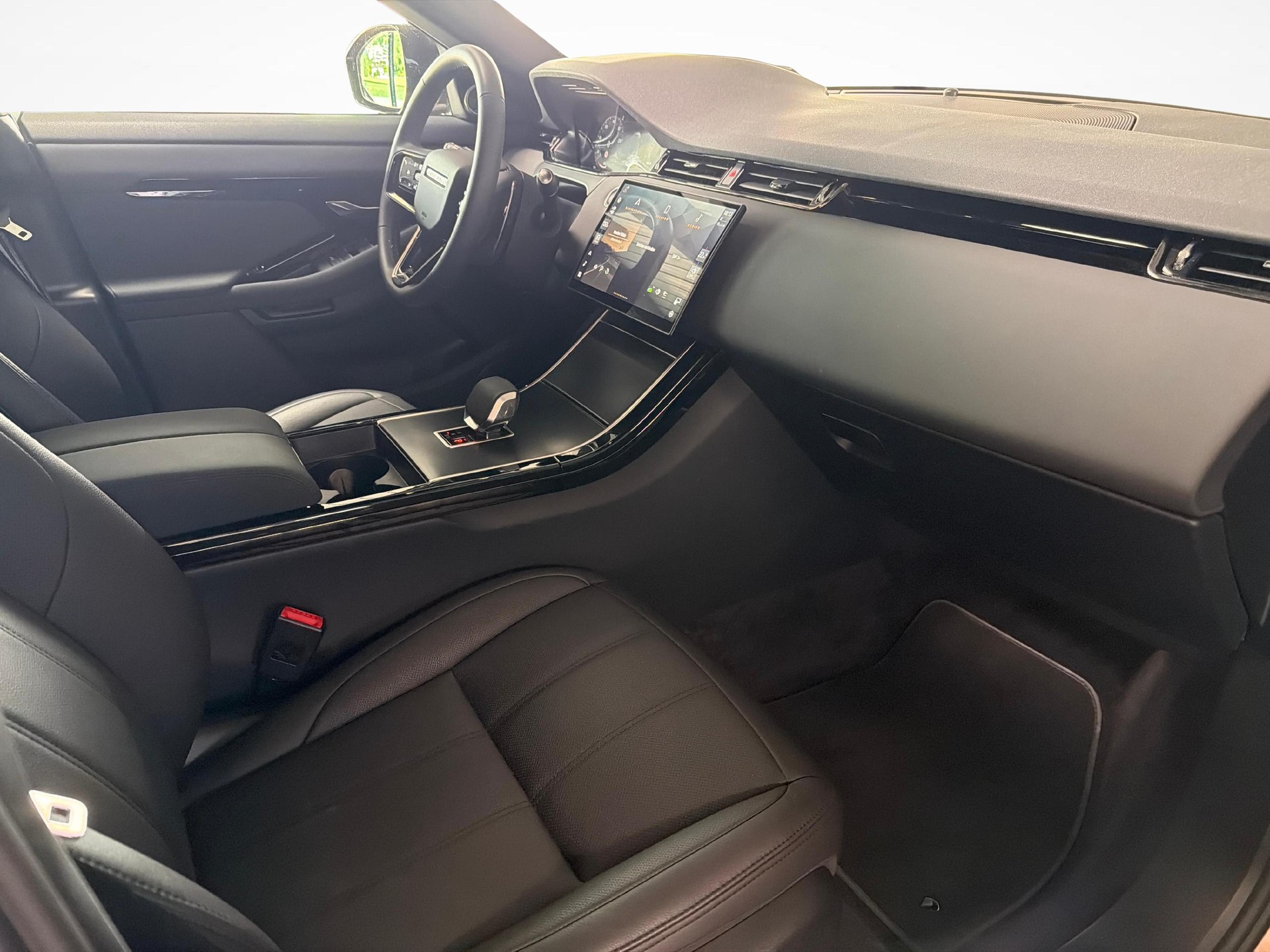 LAND ROVER Range Rover Evoque 1.5 T 270e Dynamic SE mit AHK-image-9