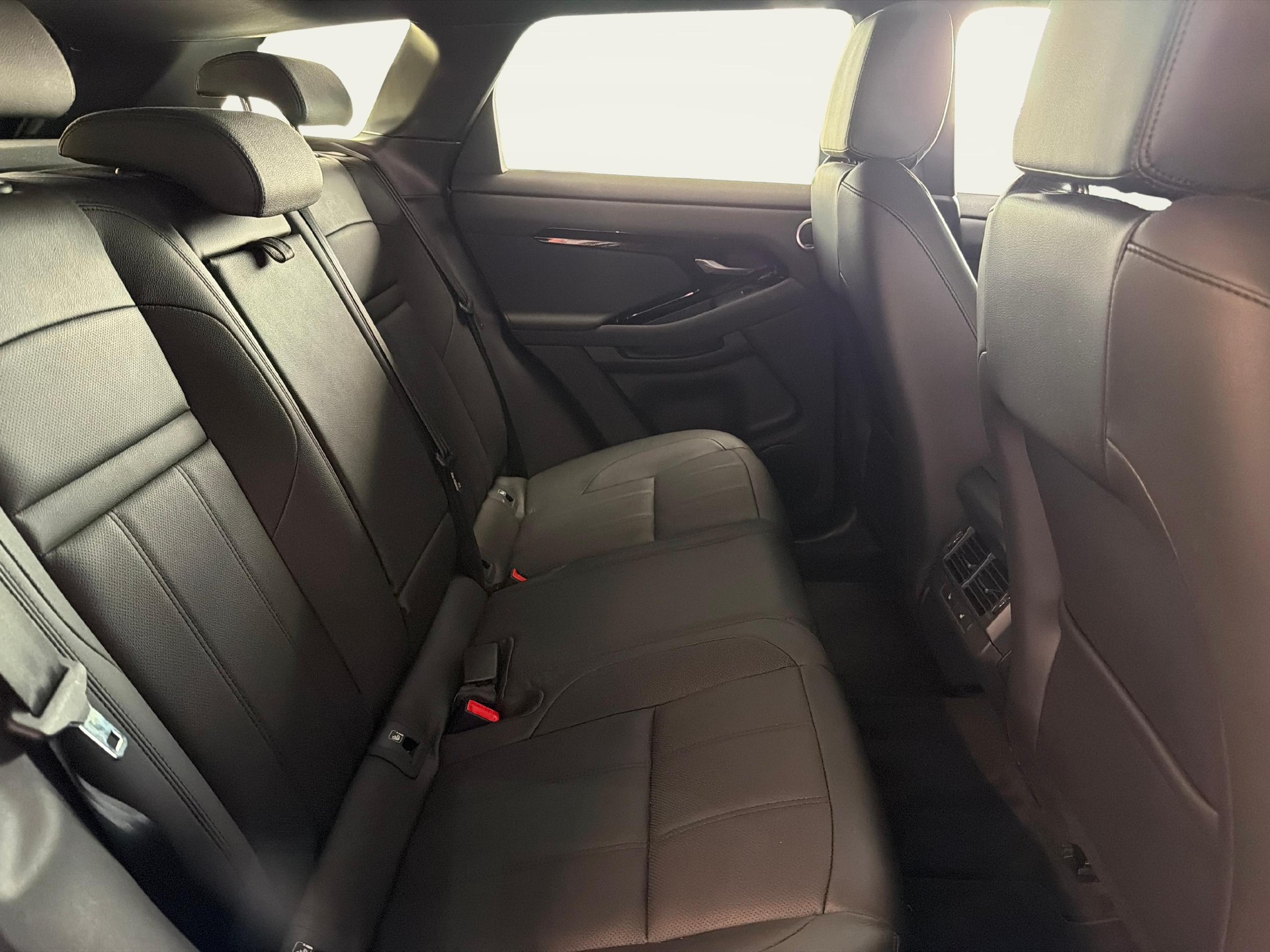 LAND ROVER Range Rover Evoque 1.5 T 270e Dynamic SE mit AHK-image-10