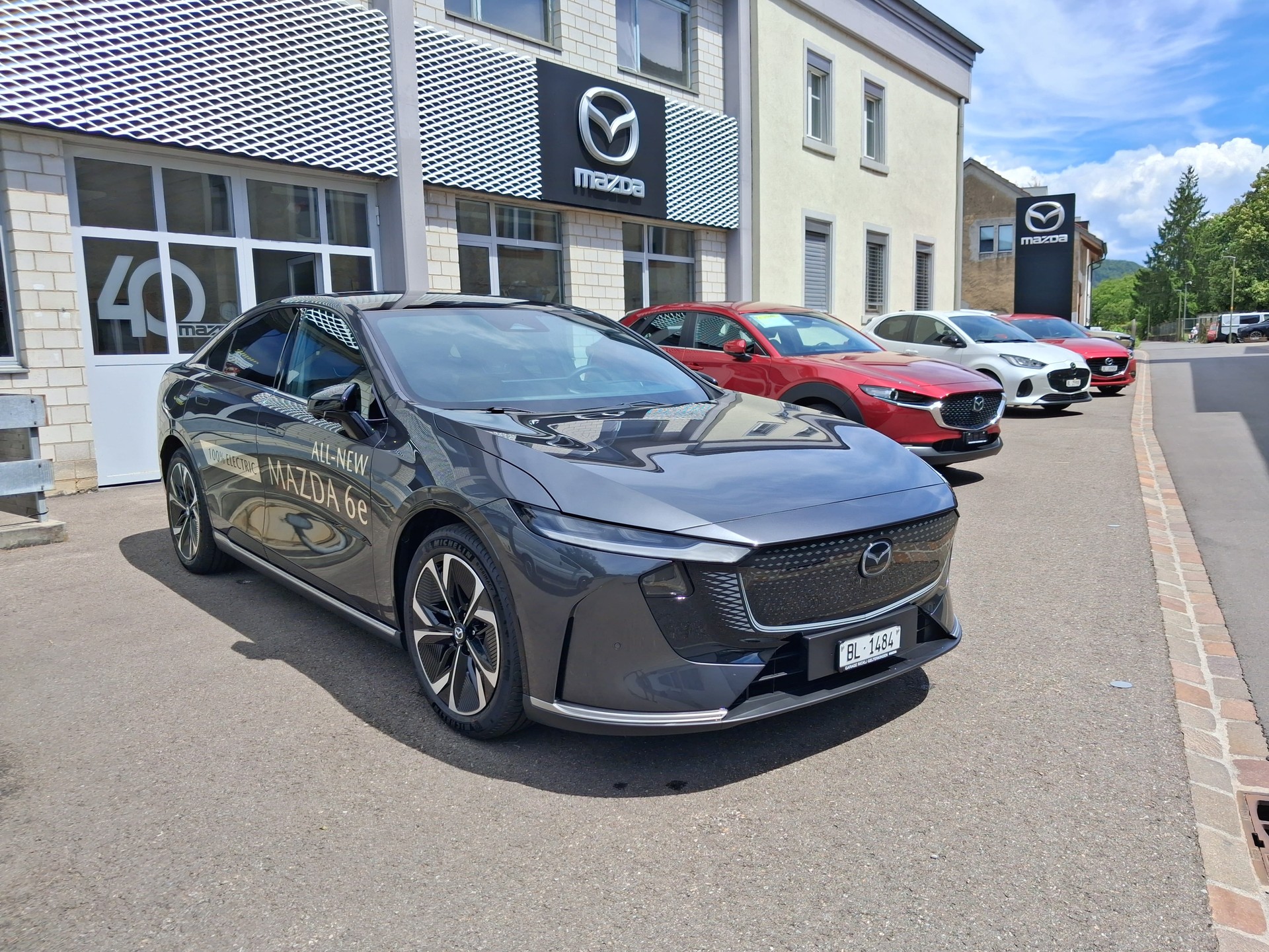 MAZDA 6e Long Range Takumi Plus-showroom-element-3