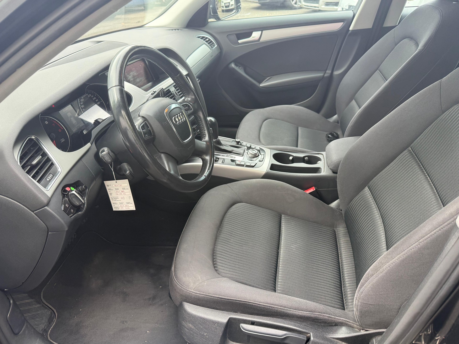AUDI A4 Avant 1.8 TFSI multitronic-image-8