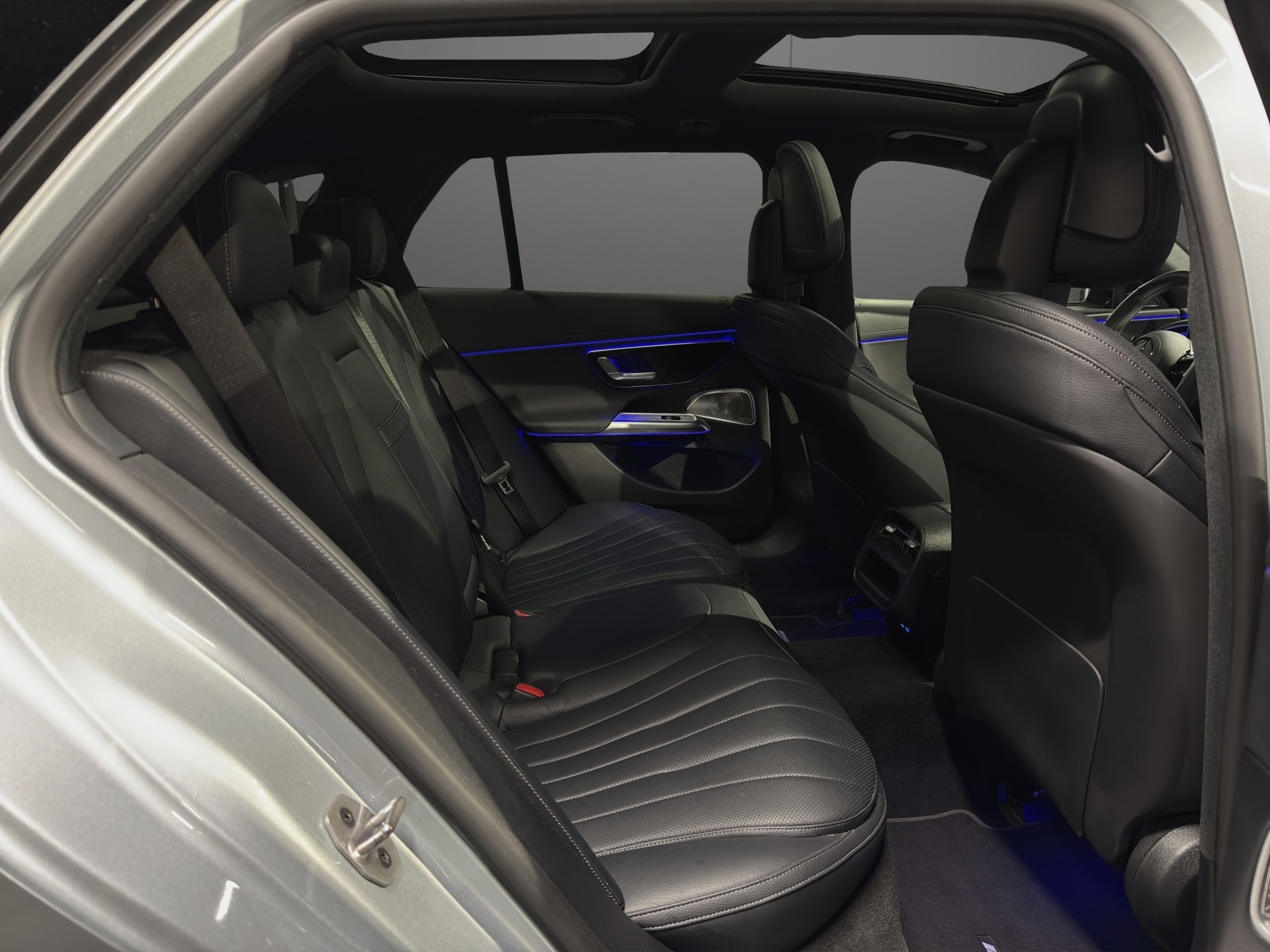 MERCEDES-BENZ E 300 de T 4Matic EQ Hybrid 9G-Tronic AMG Line-image-10