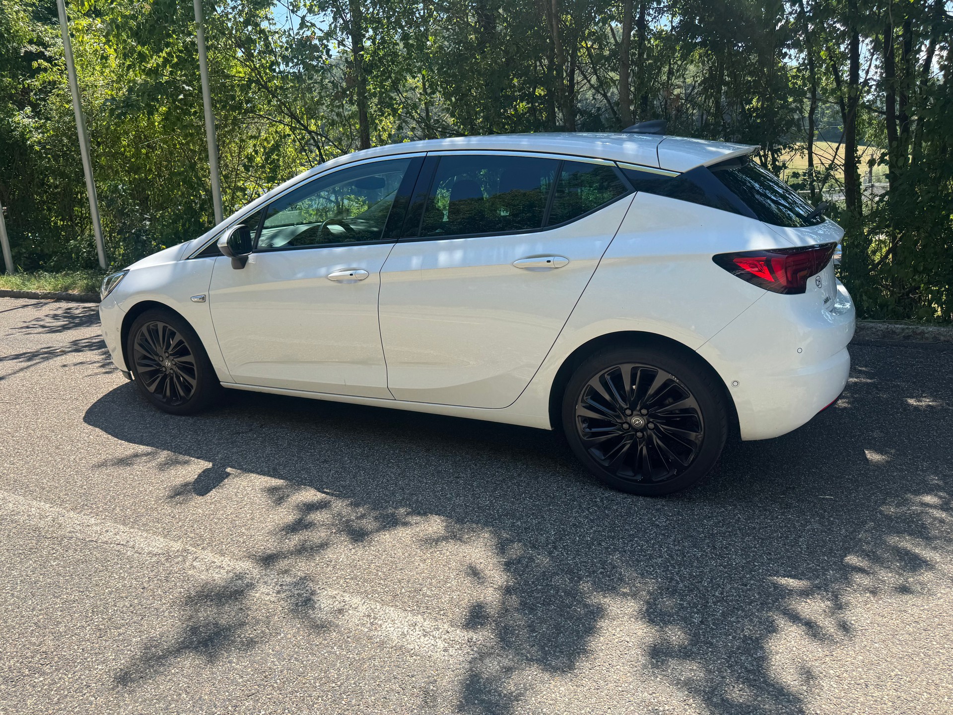 OPEL Astra 1.6 CDTi ecoF Dynamic Automatic-image-2