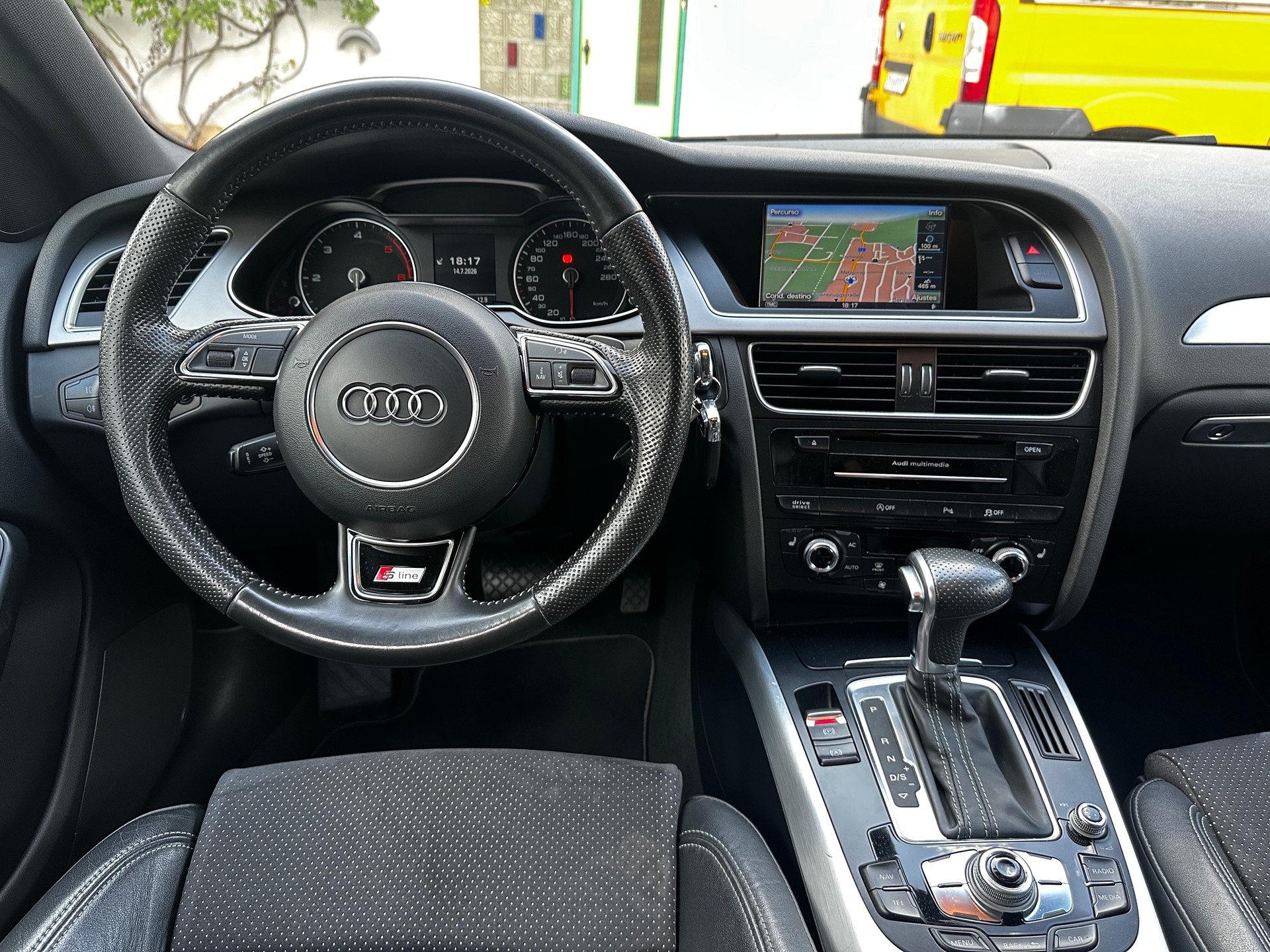 AUDI A4 Avant 3.0 TDI quattro S-tronic S-Line-image-8