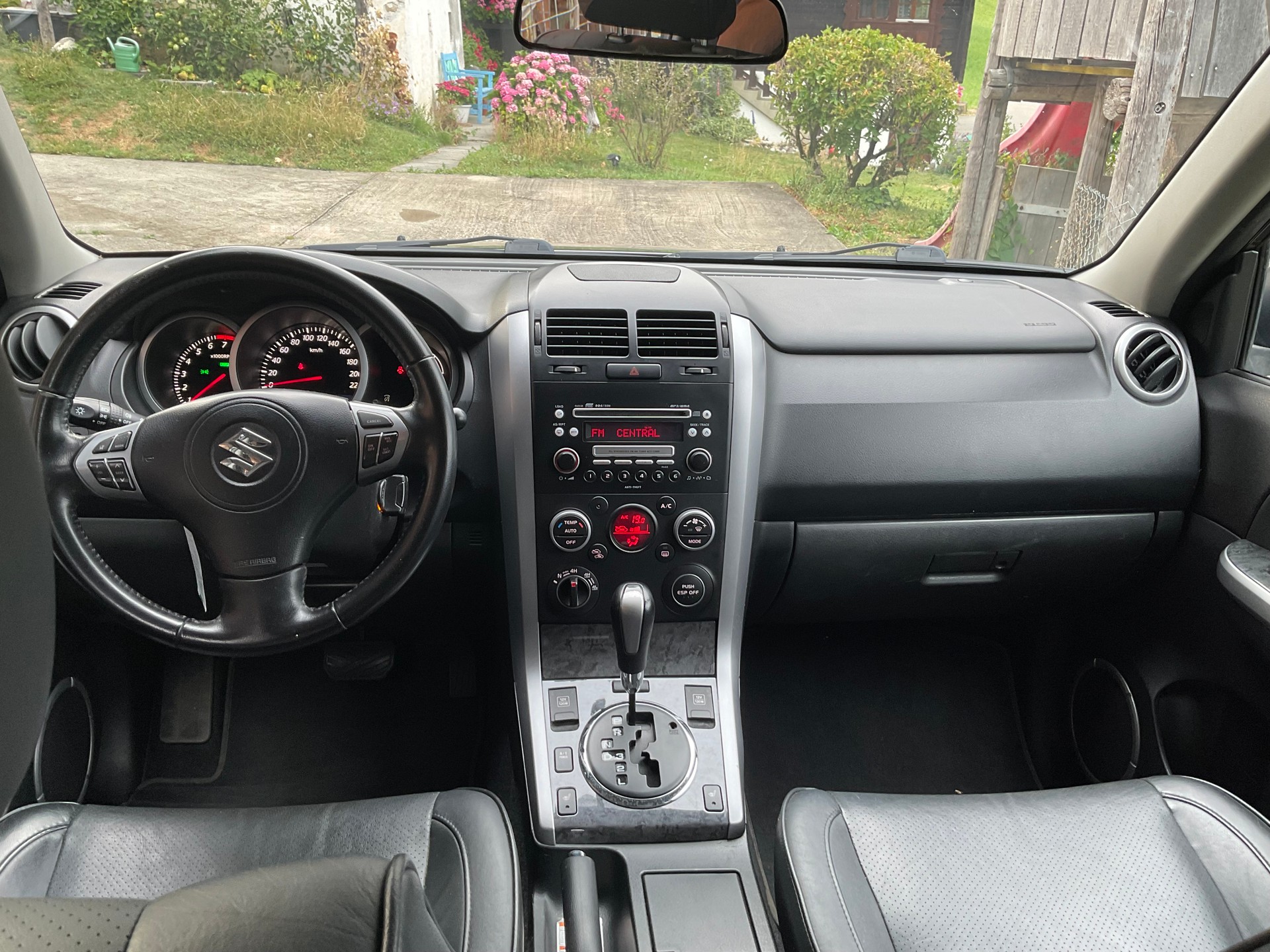 SUZUKI 2.4 VVT GL Top 4x4-image-1