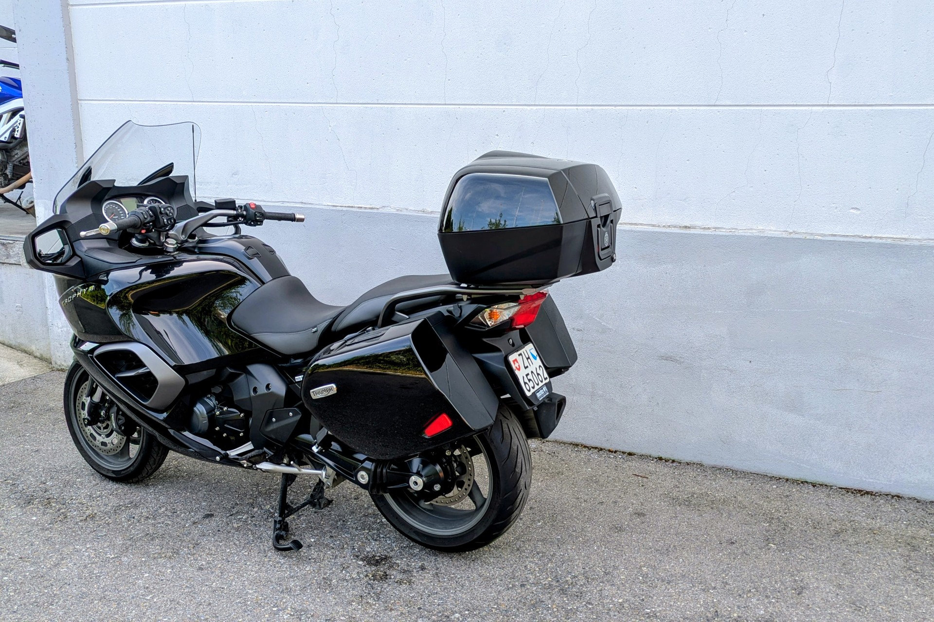 TRIUMPH Trophy 1200 SE ABS-image-2