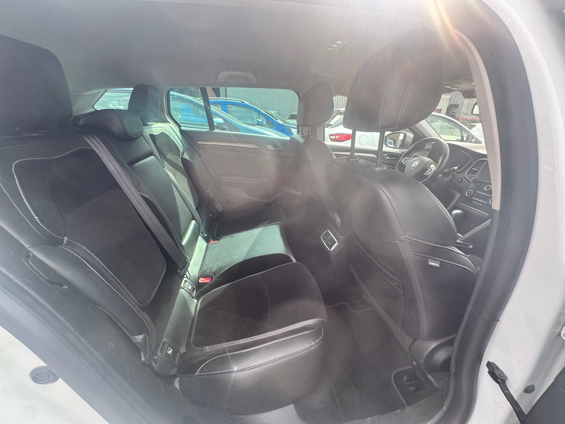RENAULT Mégane Grandtour 1.2 16V Turbo GT Line EDC-image-13