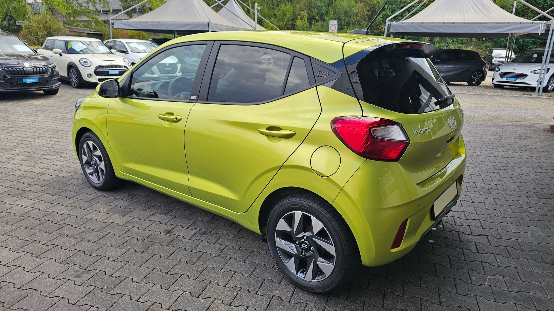 HYUNDAI i10 1.2 Amplia Aut.-image-11