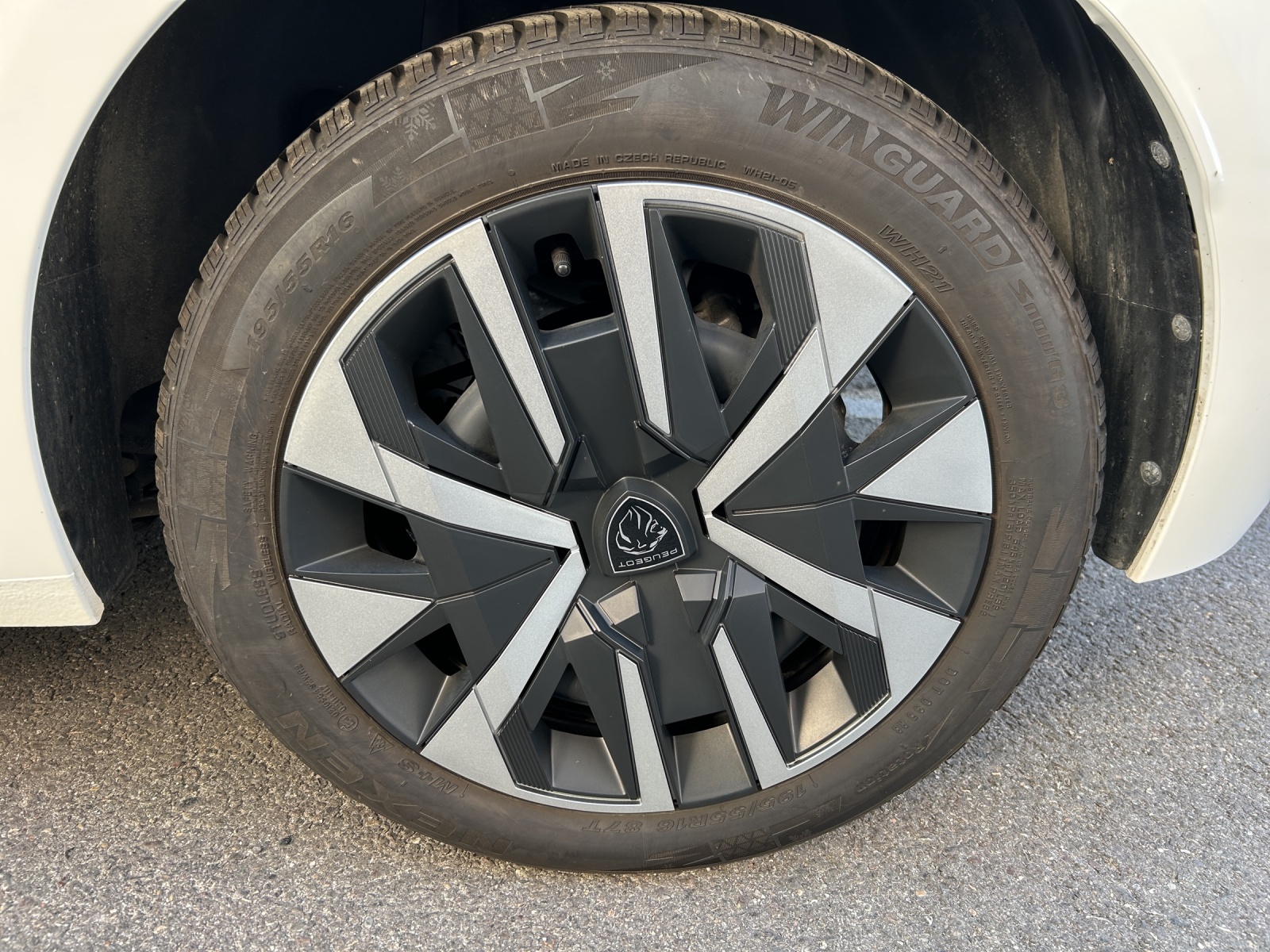 PEUGEOT 208 1.2 PureTech Active EAT8 - NAVI - LED - Einparkhilfe hinten - Sitzheizung-image-14