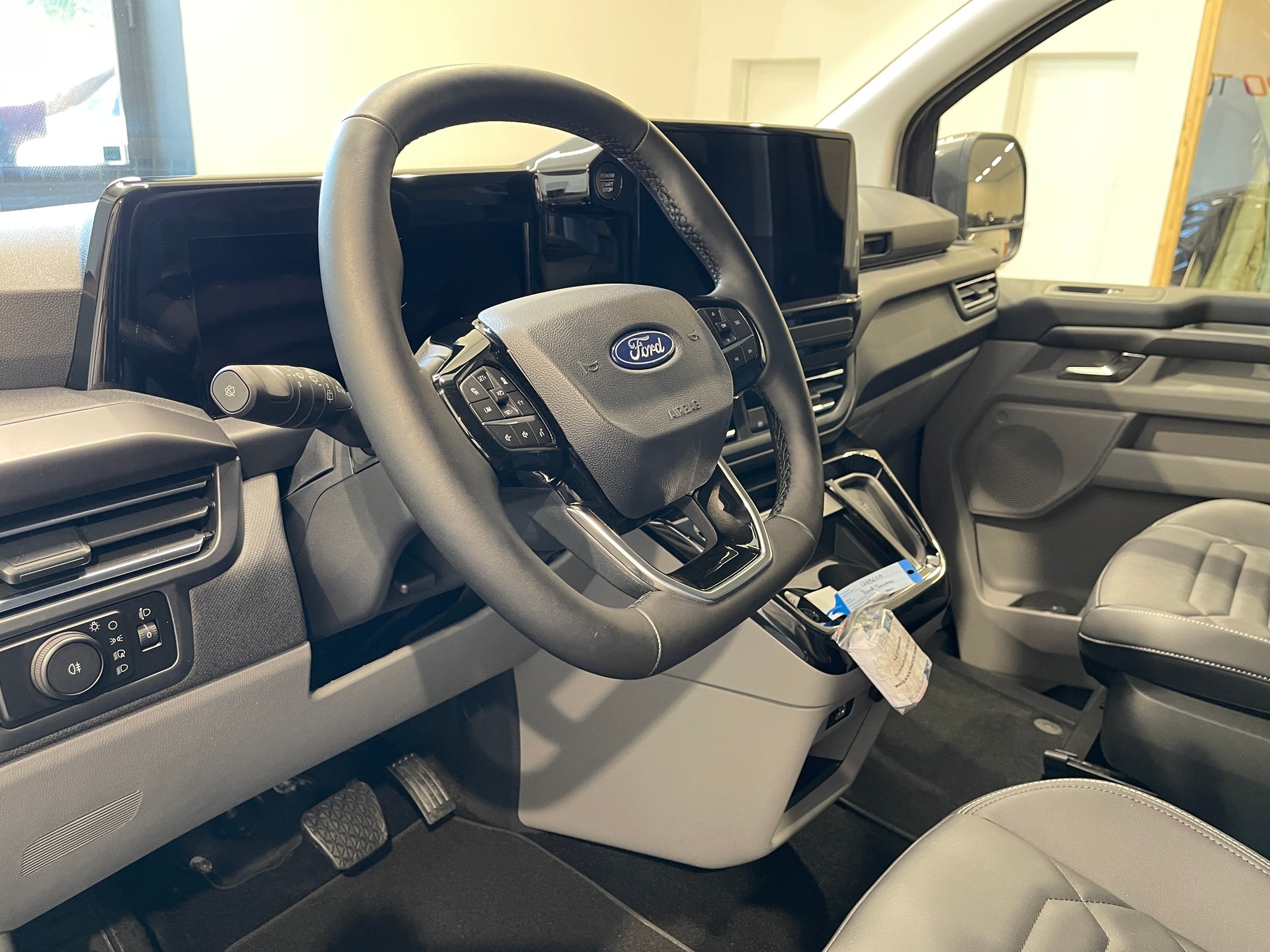FORD Tourneo Bus 320 L2H1 TitaniumX Automat *5 JAHRE GARANTIE*-image-8