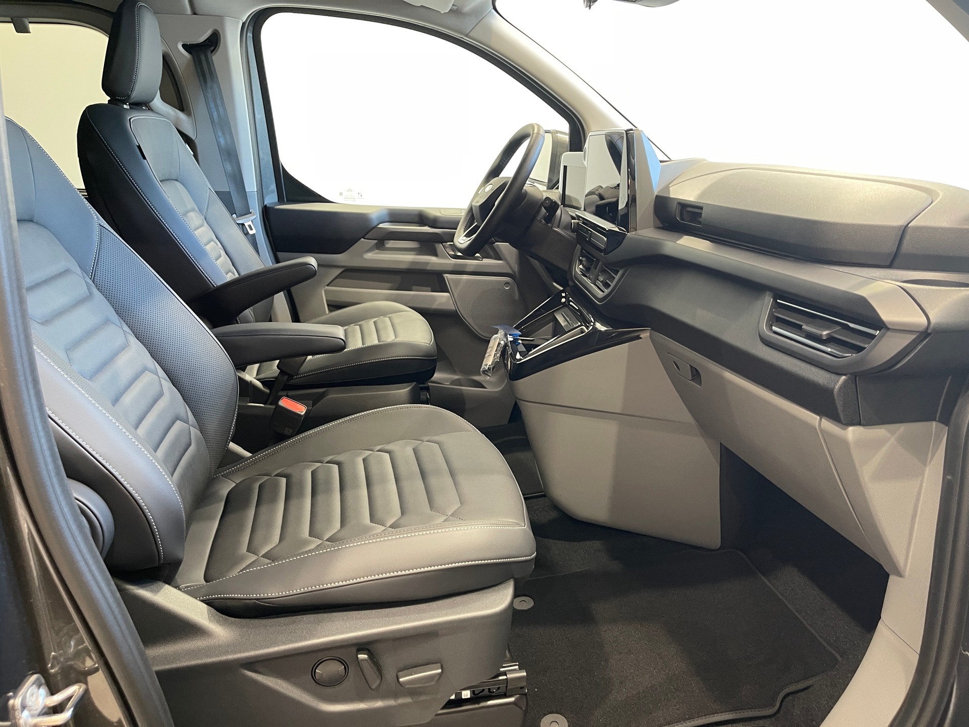 FORD Tourneo Bus 320 L2H1 TitaniumX Automat *5 JAHRE GARANTIE*-image-13