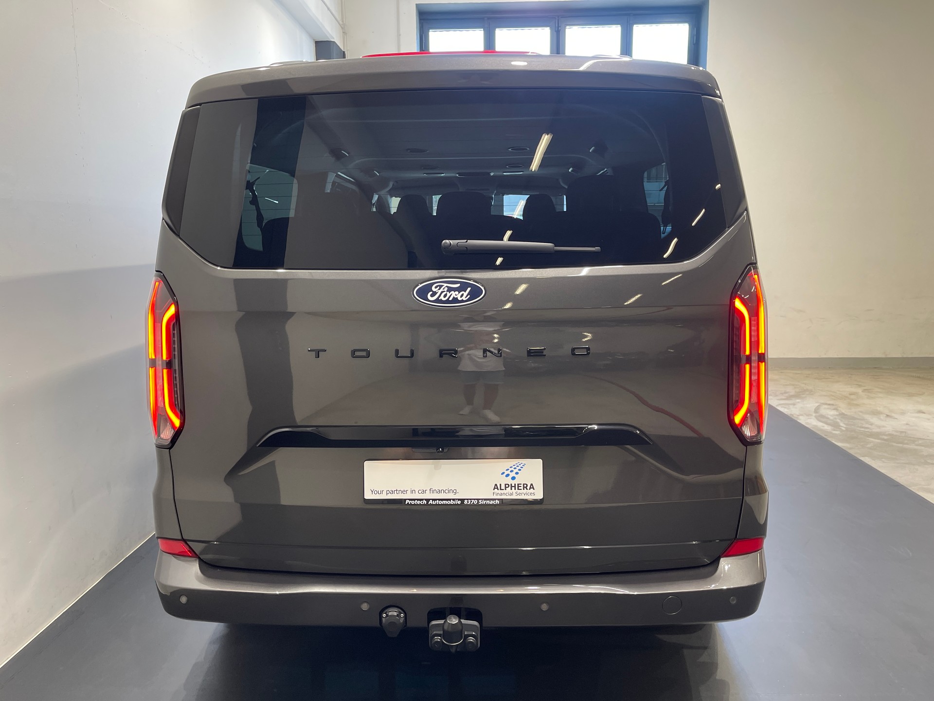 FORD Tourneo Bus 320 L2H1 TitaniumX Automat *5 JAHRE GARANTIE*-image-4