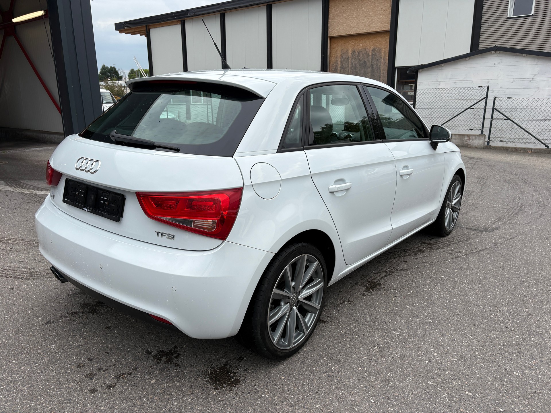 AUDI A1 Sportback 1.4 TFSI Ambition S-tronic-image-5