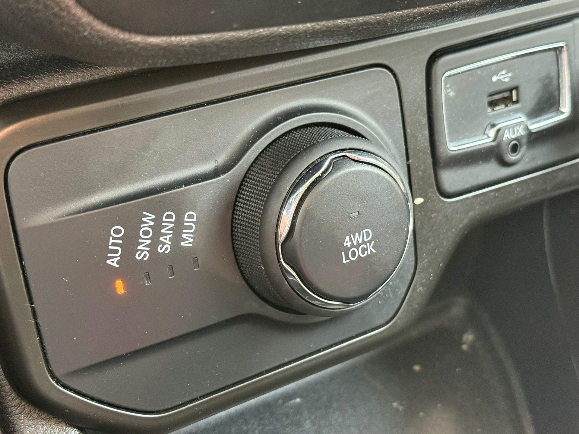 JEEP Renegade 1.3 Turbo Limited AWD-image-10