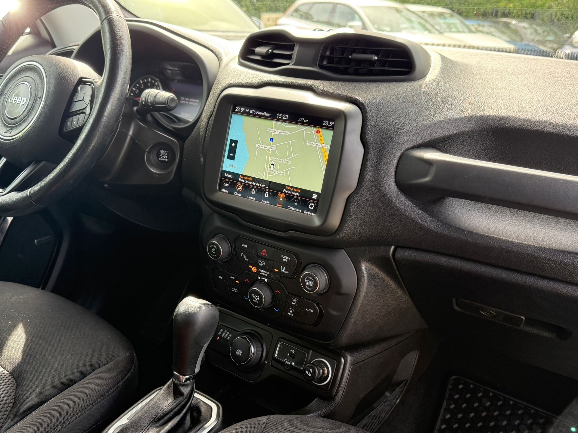 JEEP Renegade 1.3 Turbo Limited AWD-image-11