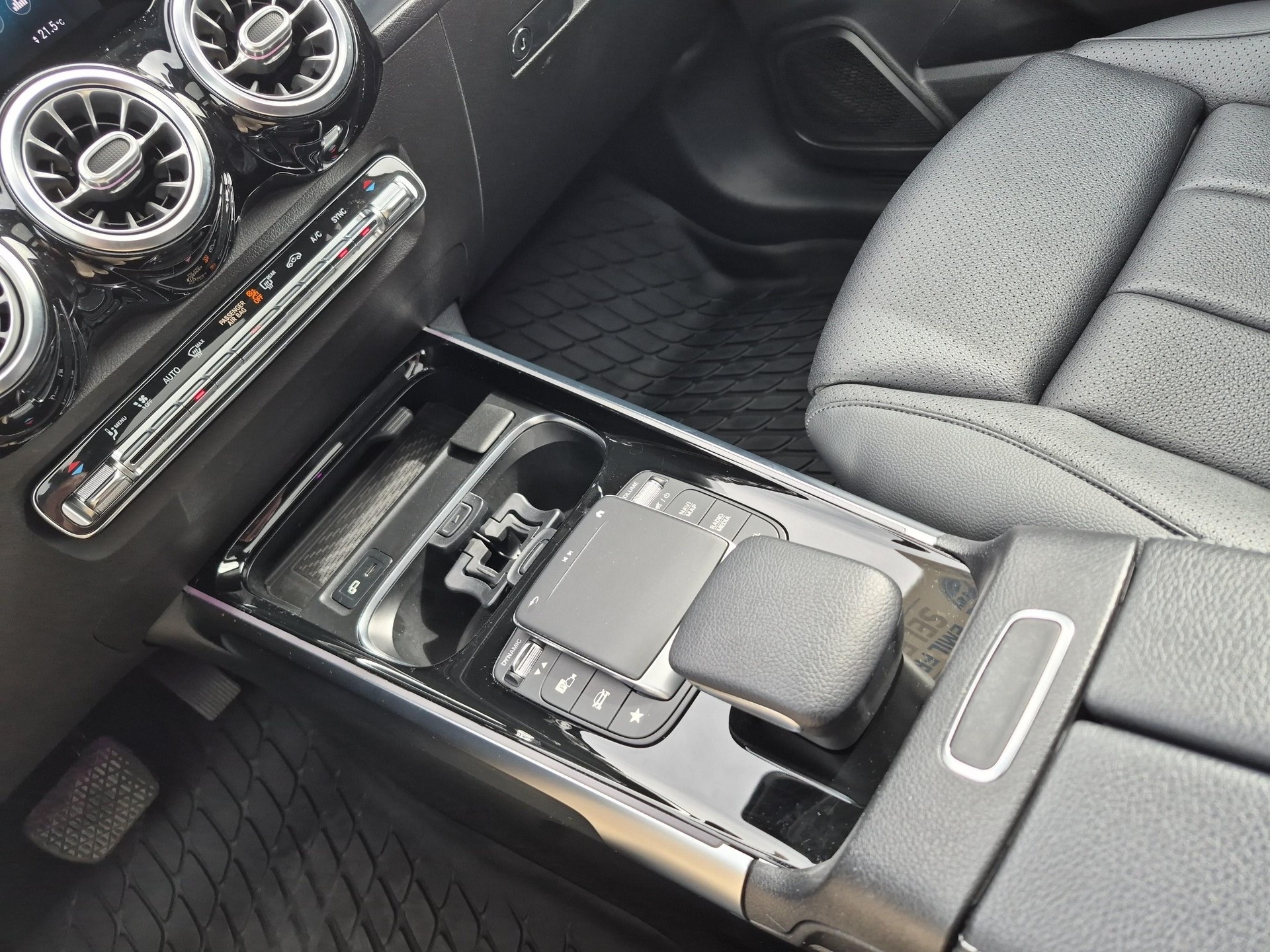 MERCEDES-BENZ GLB 250 Progressive 4matic-image-15