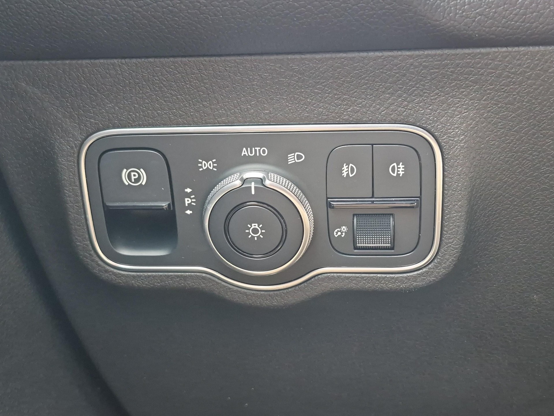MERCEDES-BENZ GLB 250 Progressive 4matic-image-16