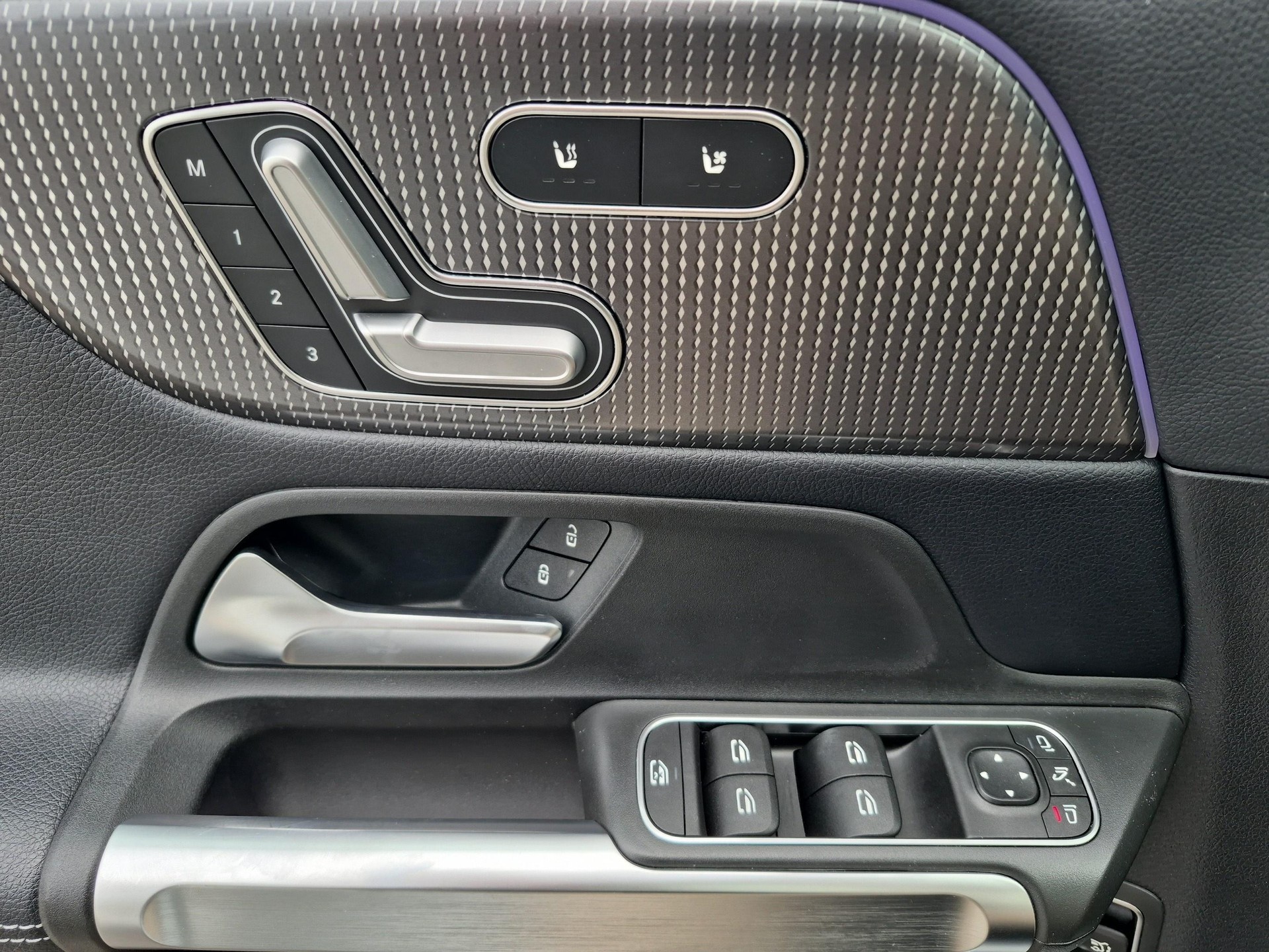 MERCEDES-BENZ GLB 250 Progressive 4matic-image-17