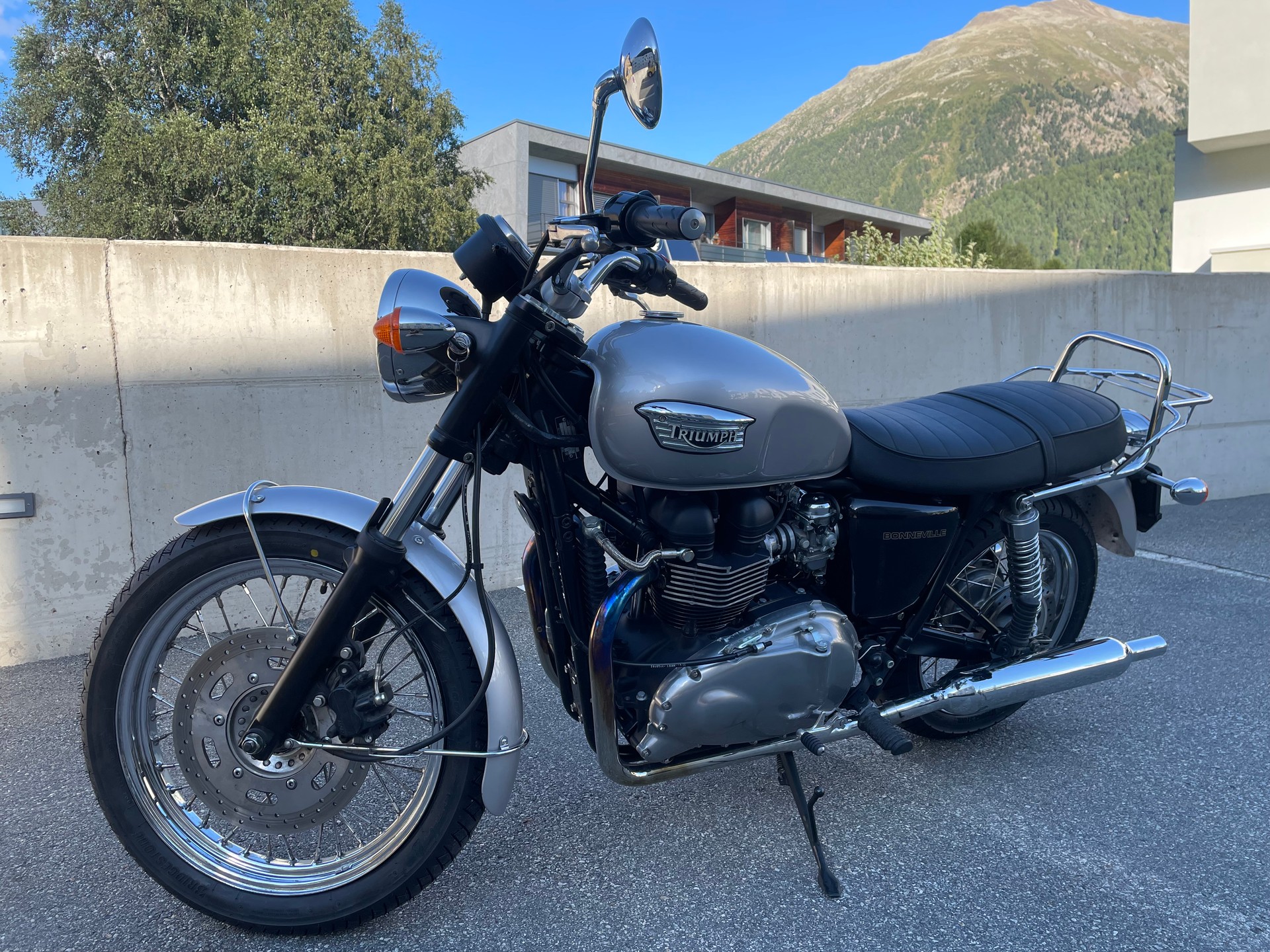 TRIUMPH Bonneville 900-image-0