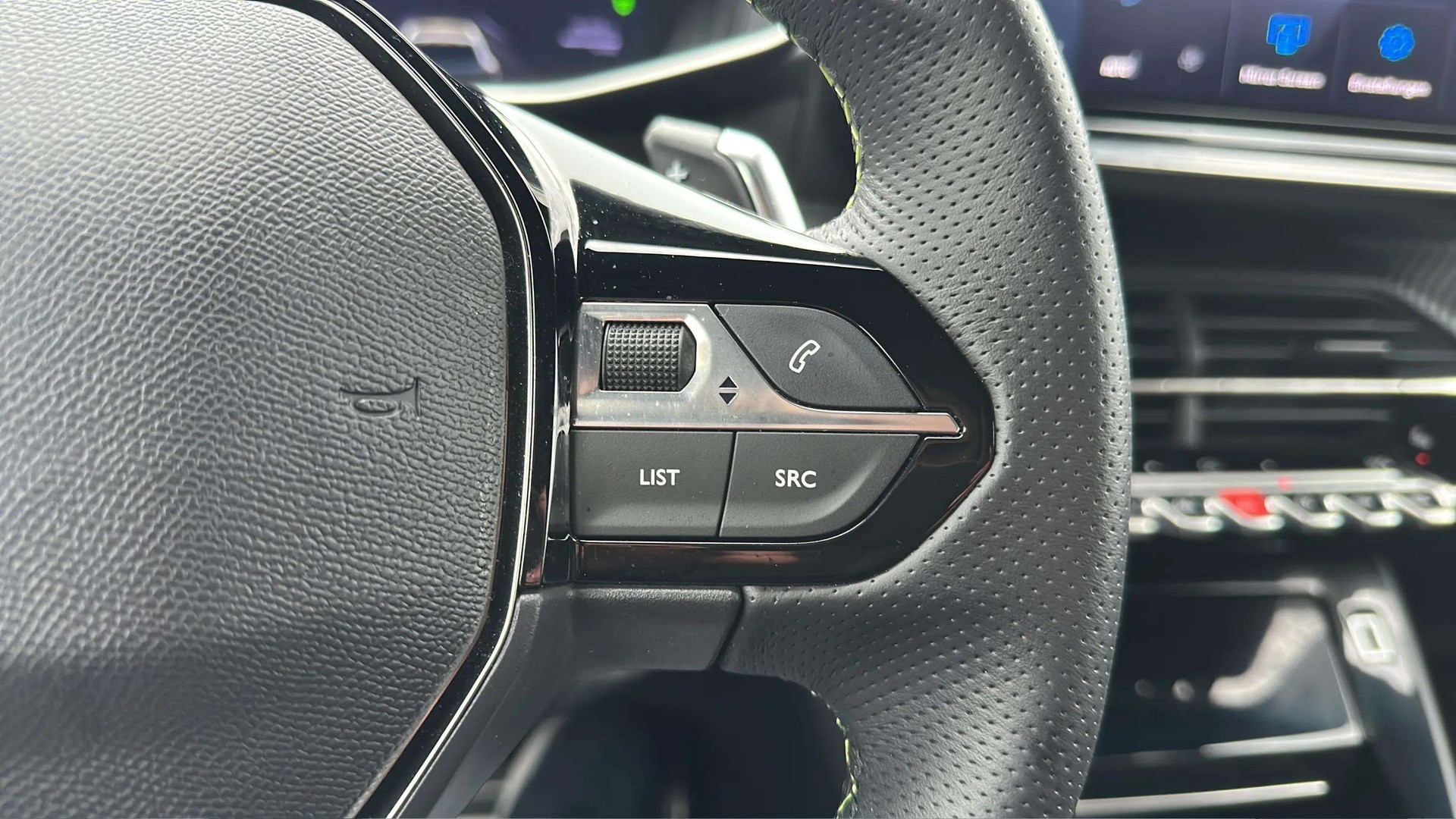 PEUGEOT 208 1.2 MHEV 145 GT-image-18
