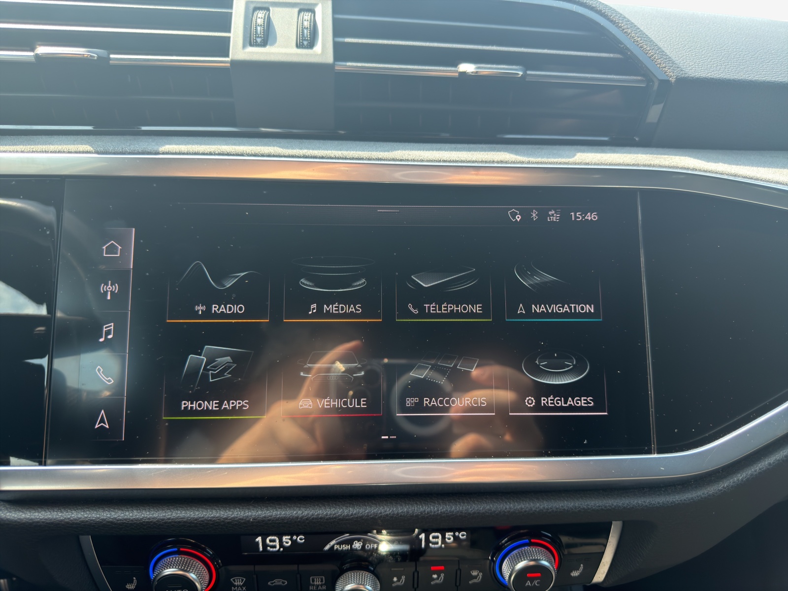 AUDI Q3 40 TFSI S line quattro S-tronic-image-13