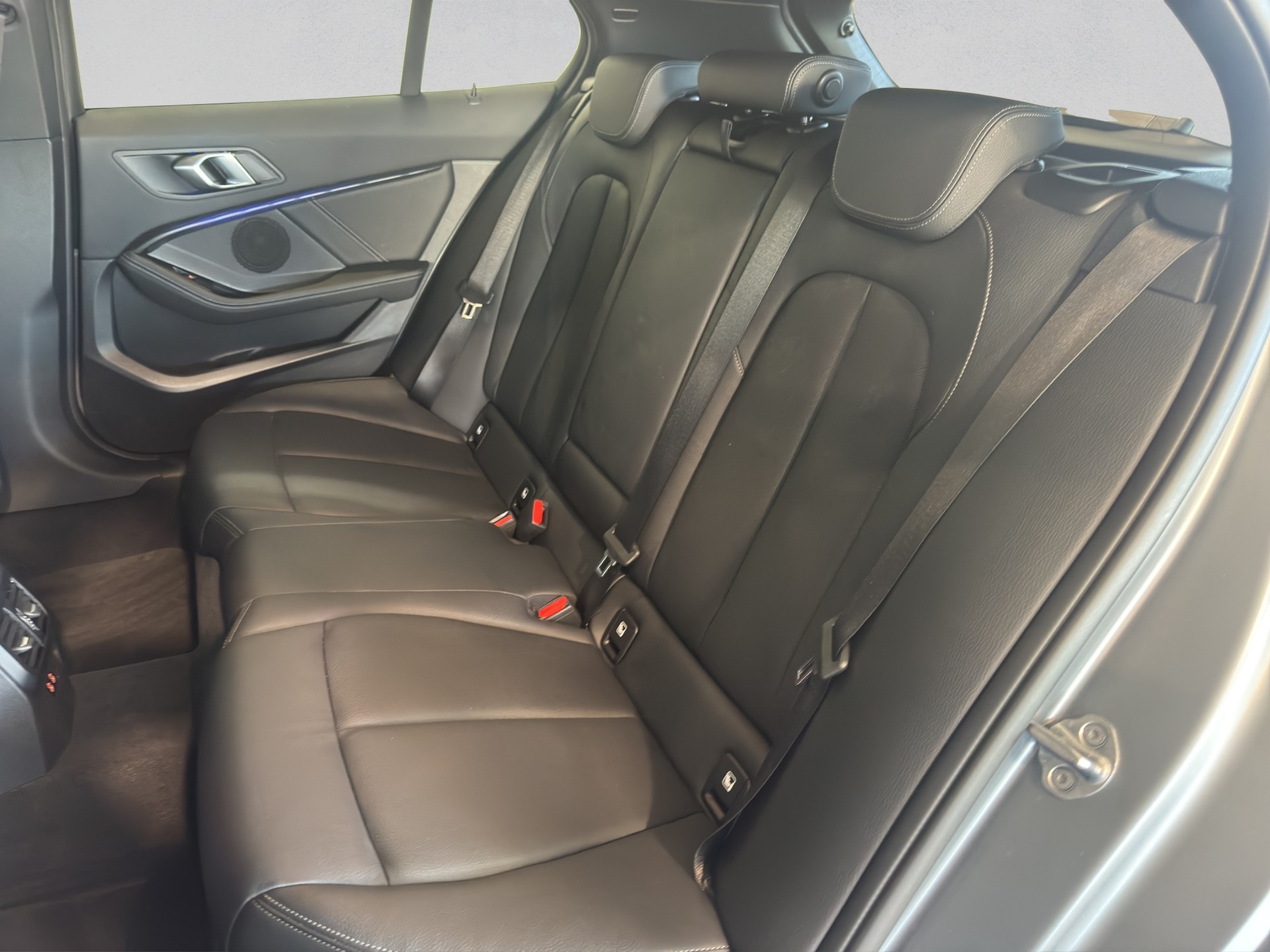 BMW 120i M Sport Steptronic-image-12