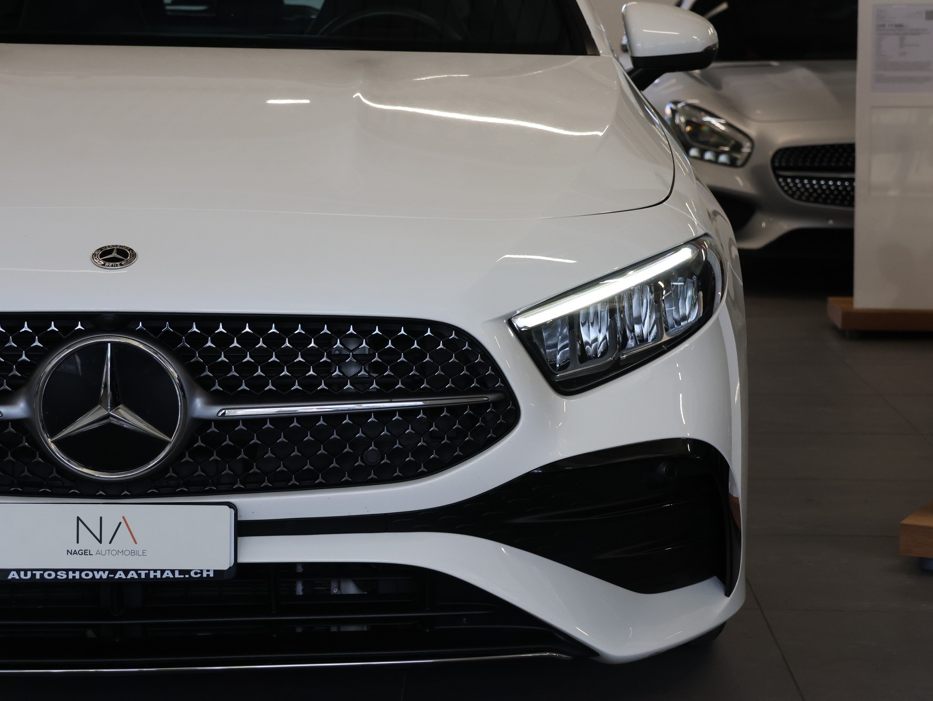 MERCEDES-BENZ A 180 7G-DCT *AMG-LINE EXTERIEUR*-showroom-element-3