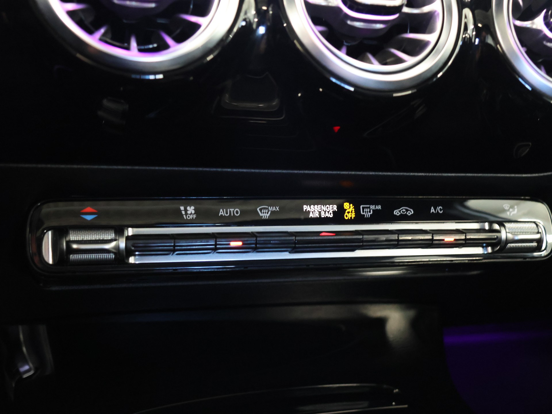 MERCEDES-BENZ A 180 7G-DCT *AMG-LINE EXTERIEUR*-image-22