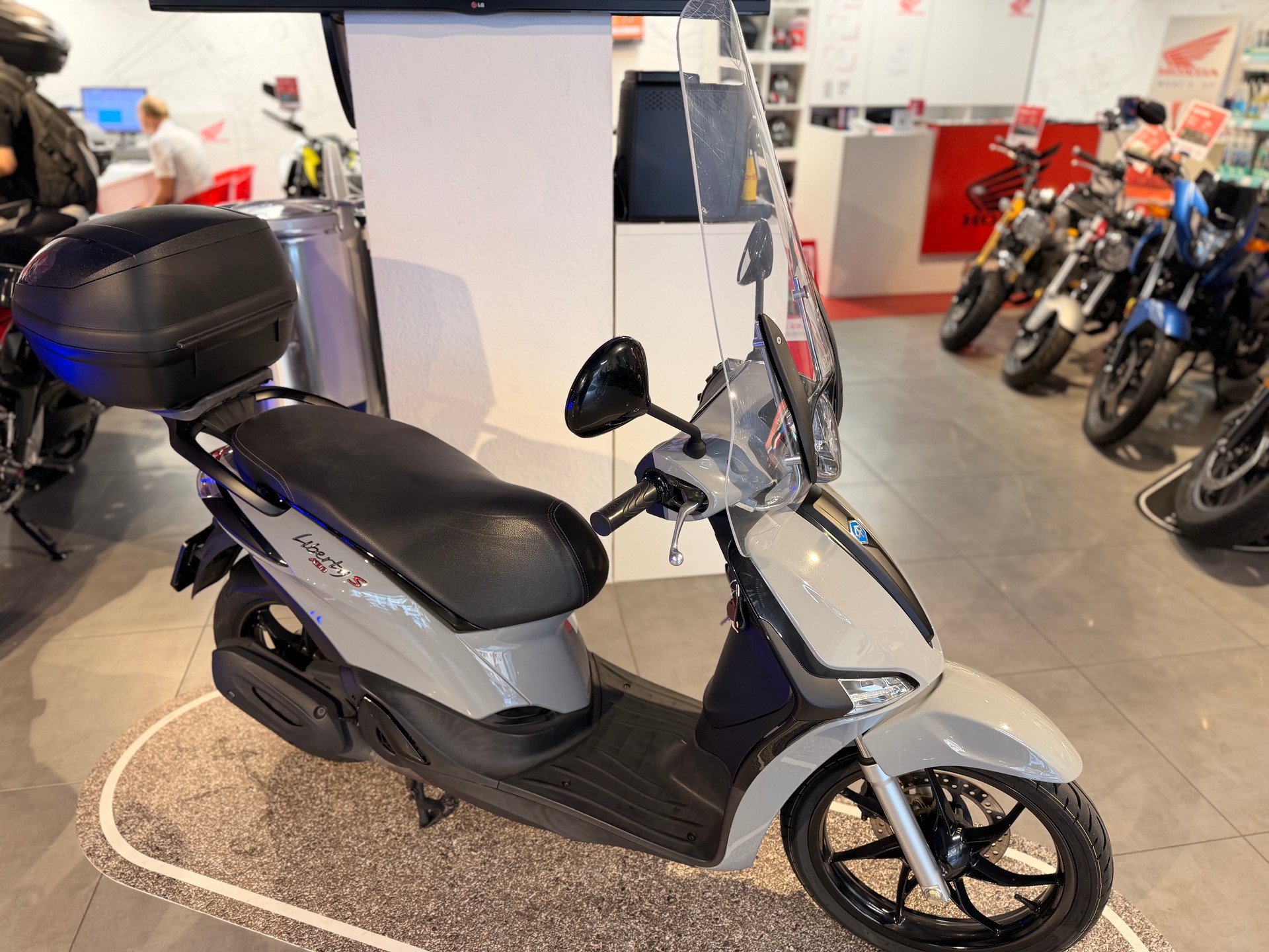 PIAGGIO Liberty 125 Sport-image-1