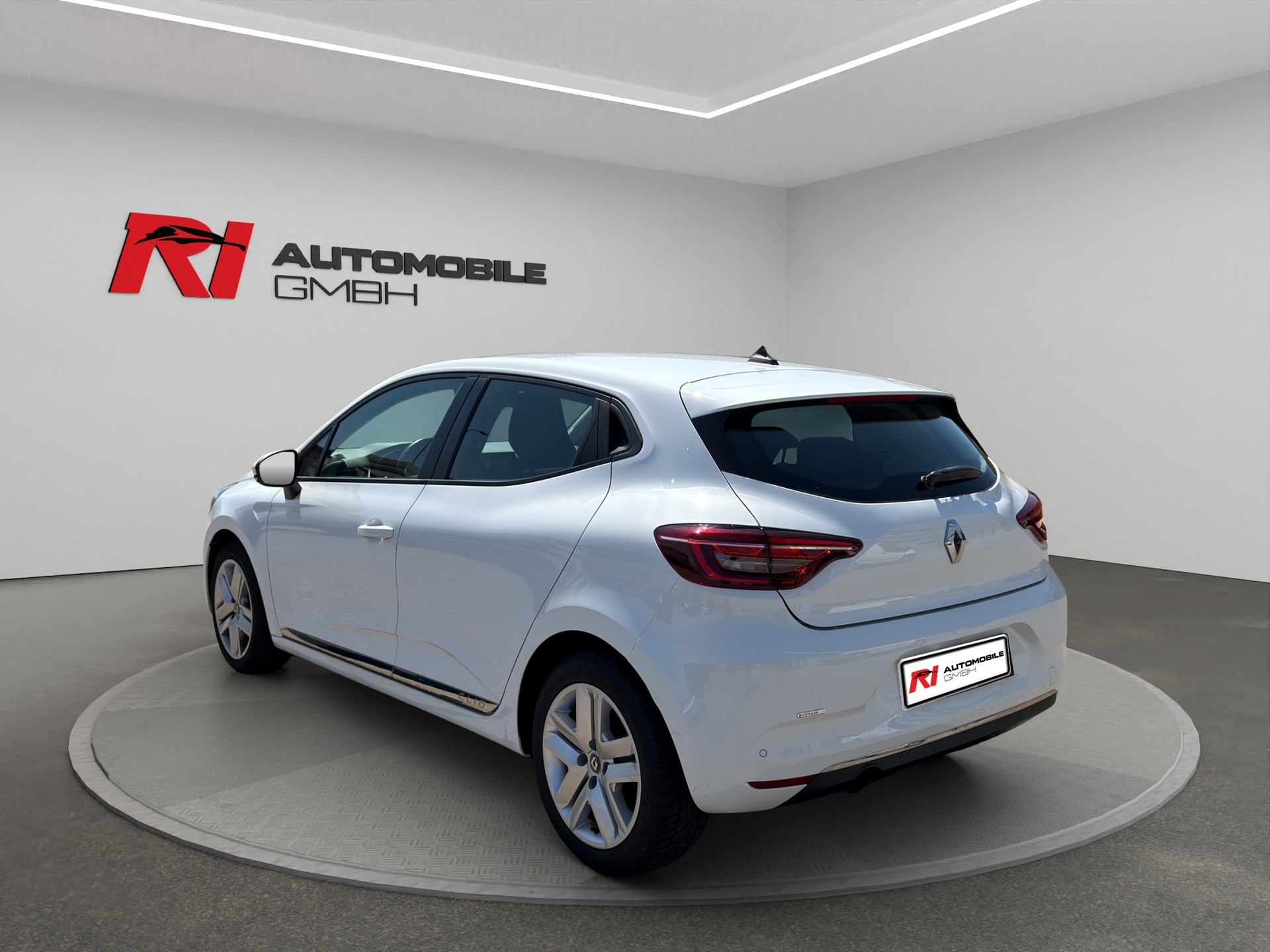 RENAULT Clio 1.0 Business-showroom-element-3