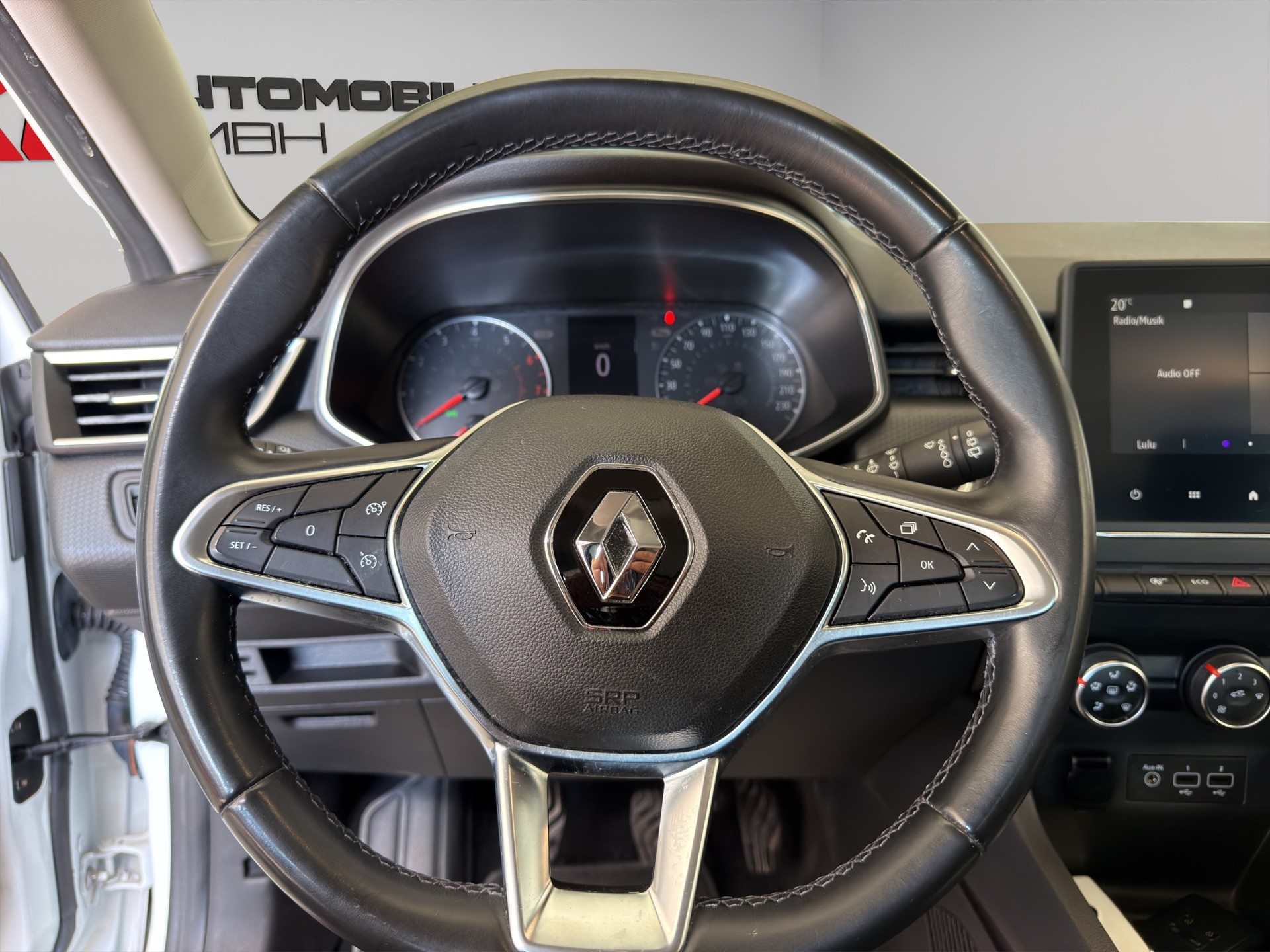 RENAULT Clio 1.0 Business-image-9
