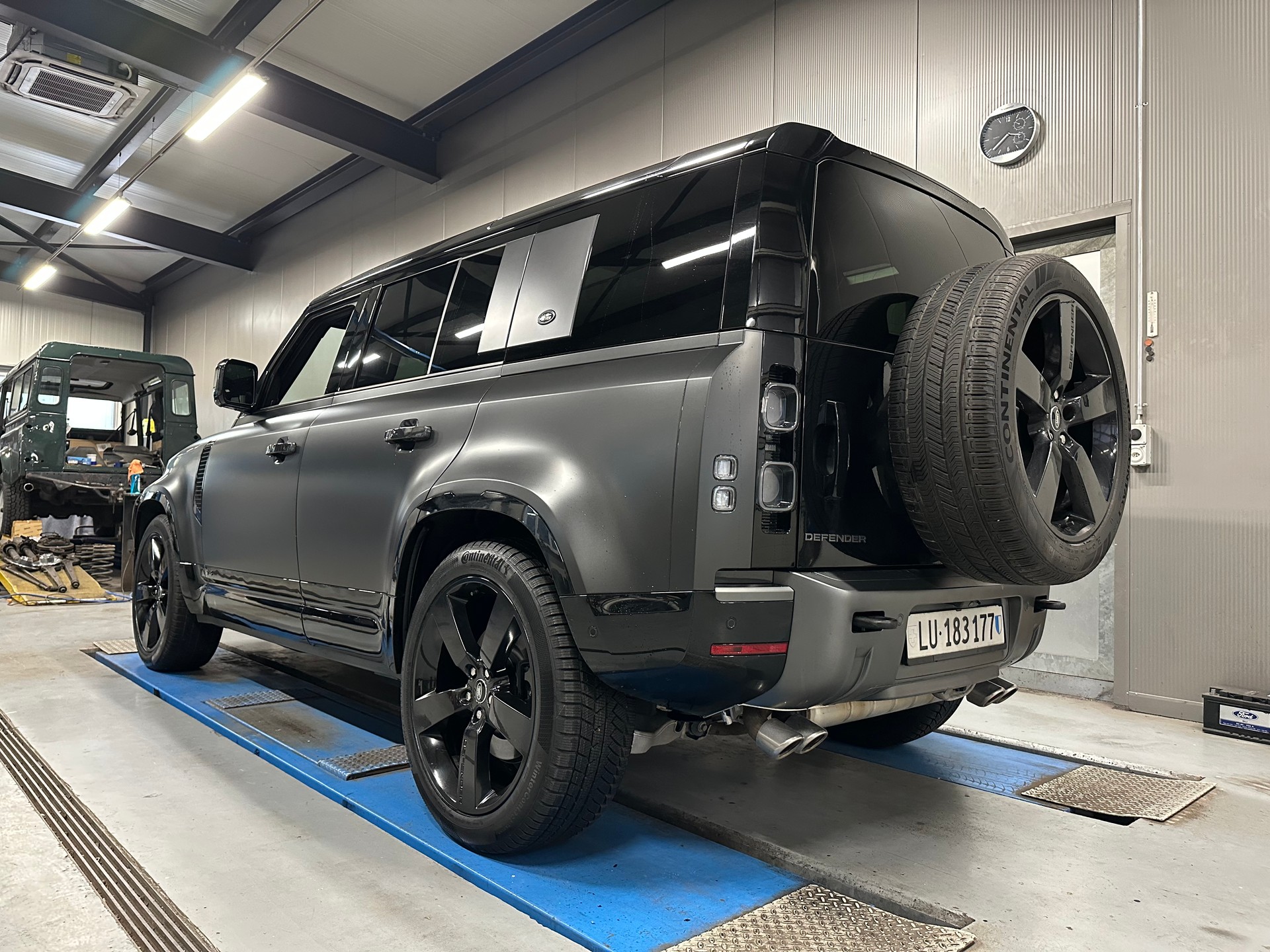 LAND ROVER 5.0 V8-showroom-element-1