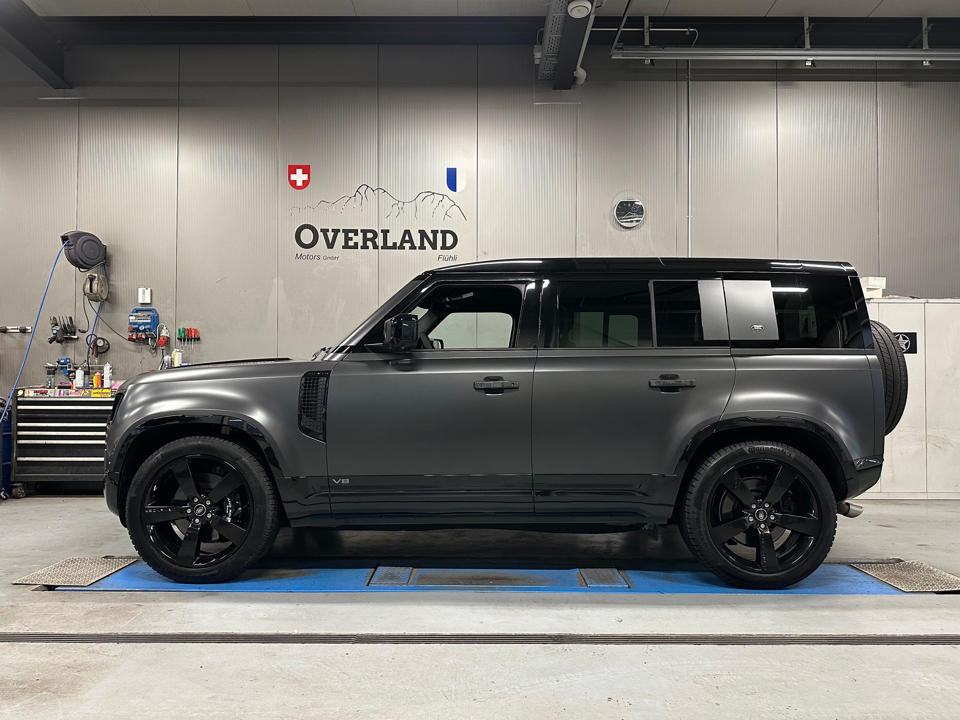 LAND ROVER 5.0 V8-showroom-element-2