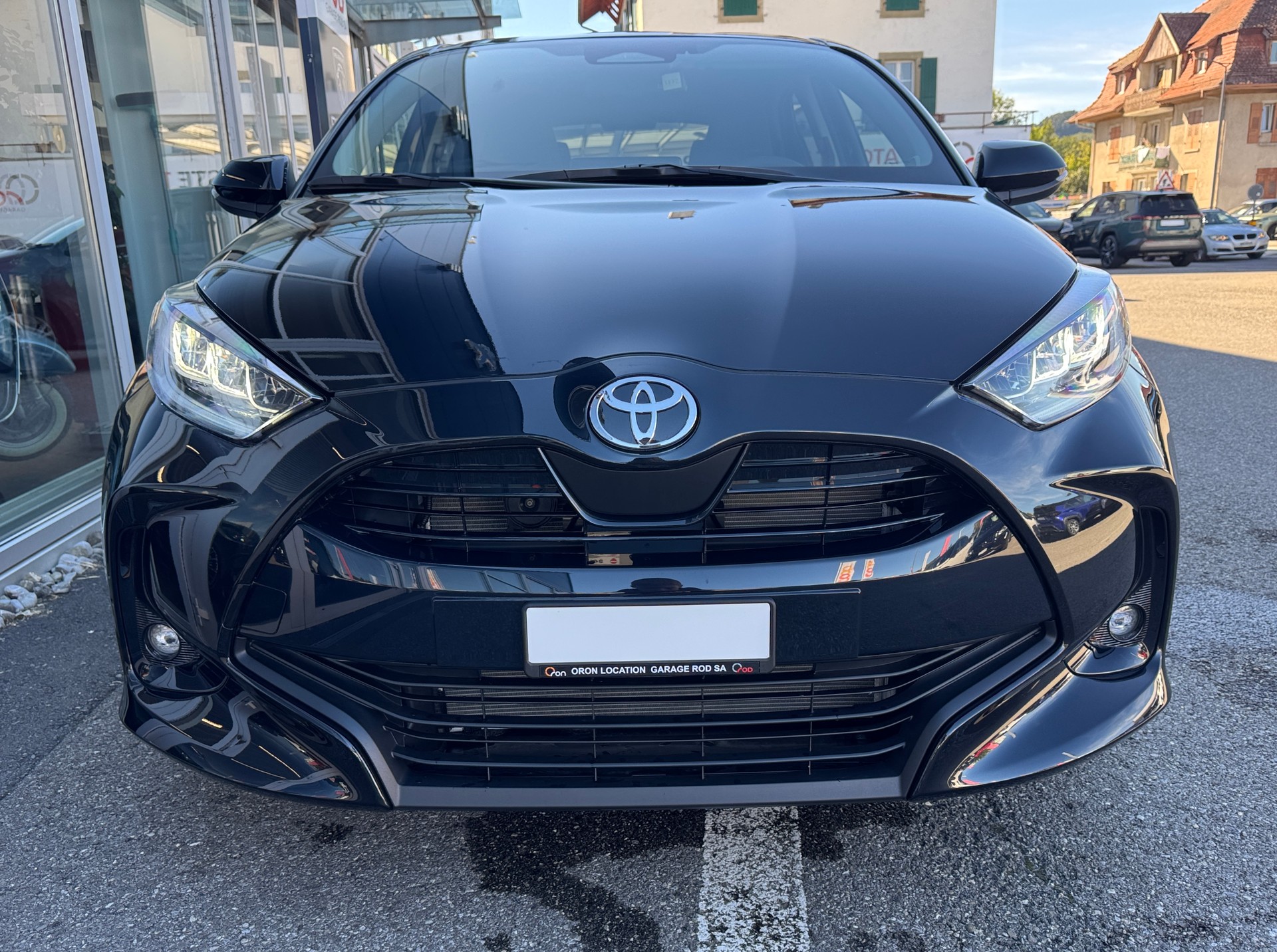 TOYOTA Yaris 1.5 Trend e-CVT-showroom-element-1