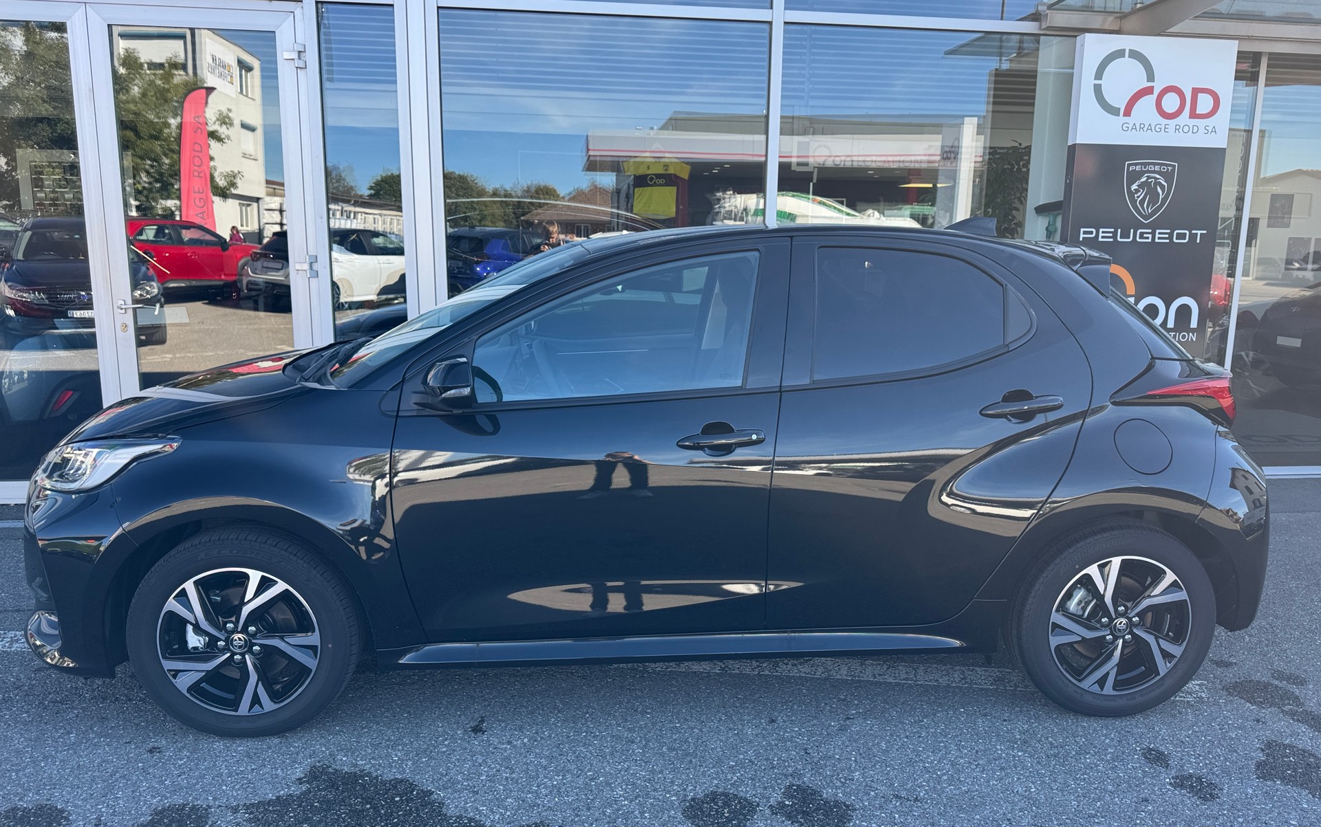 TOYOTA Yaris 1.5 Trend e-CVT-showroom-element-3