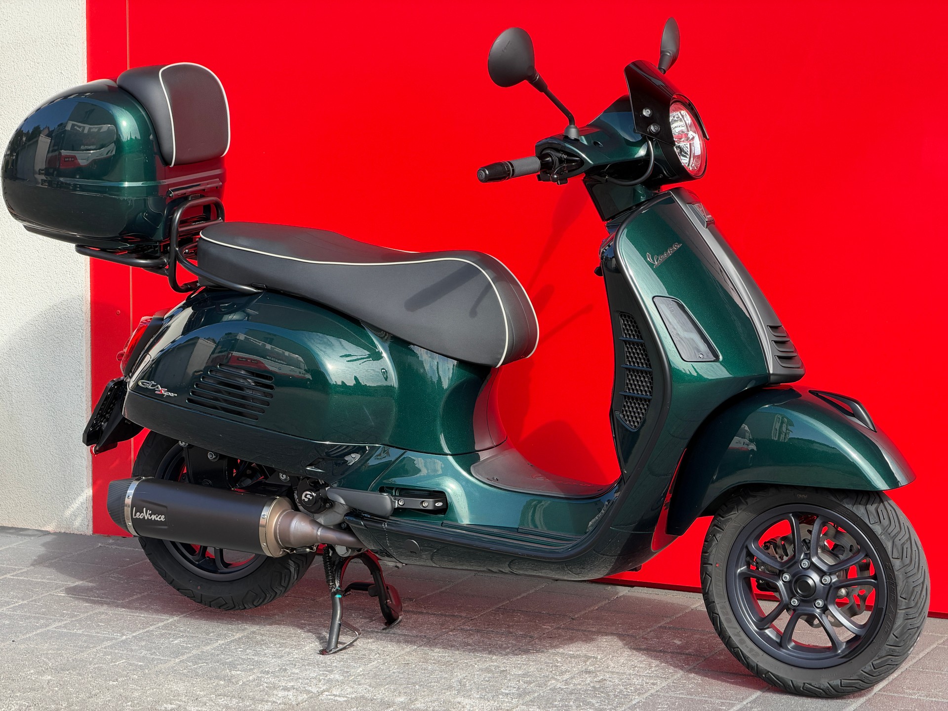 PIAGGIO Vespa GTS 300 HPE Racing Sixties ABS/ASR-image-9