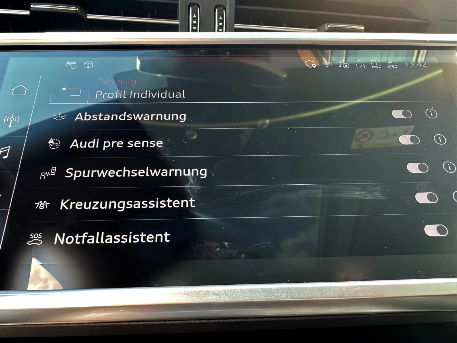 AUDI RS6 Avant 4.0 TFSI V8 Quattro / Keramik - Top Ausstattung-image-10