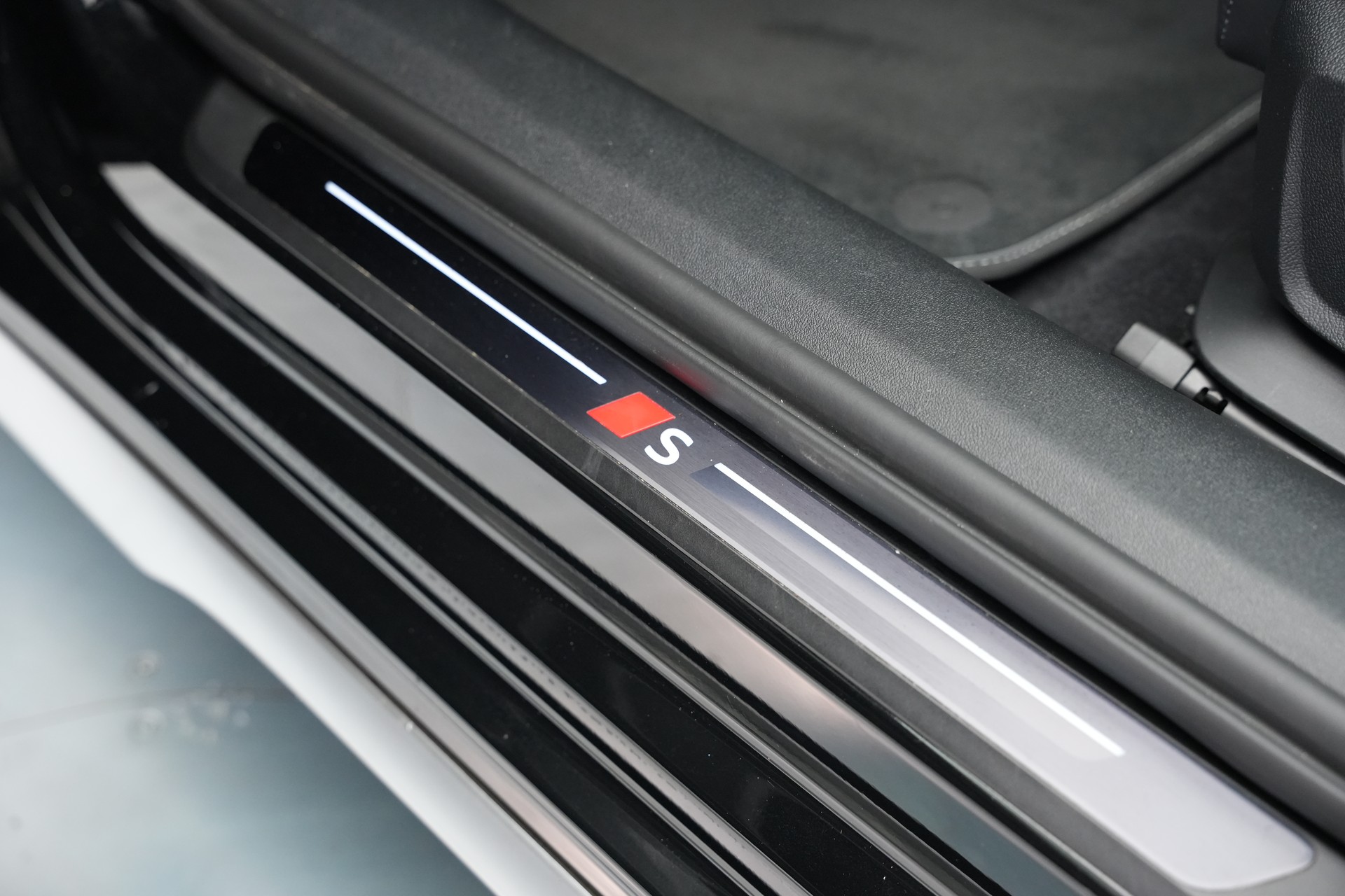 AUDI S5 Limousine TFSI quattro S tronic *Werksgarantie* *Panorama*-image-21