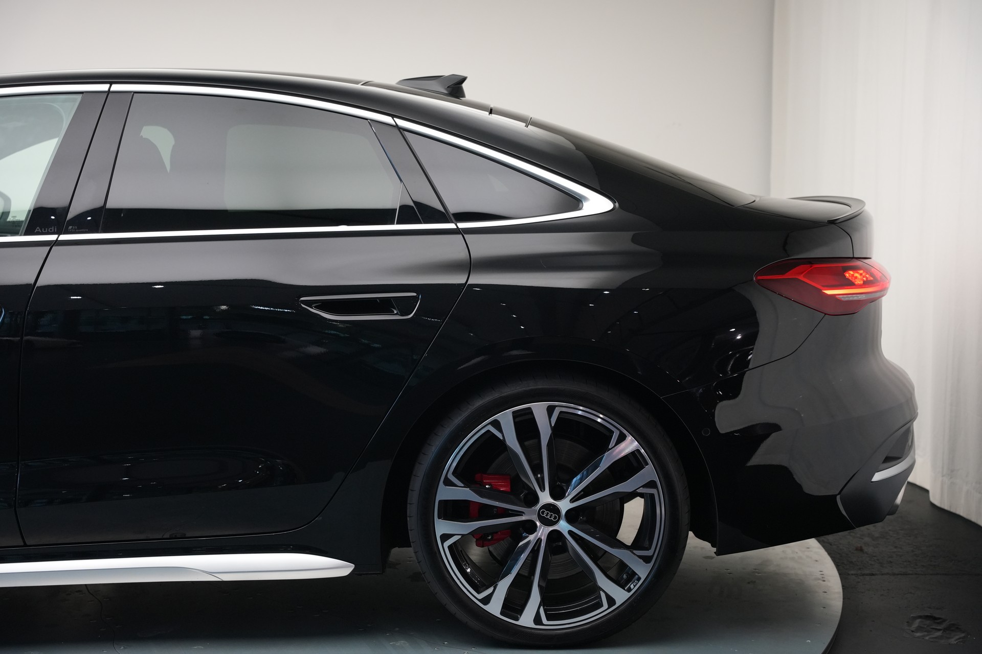 AUDI S5 Limousine TFSI quattro S tronic *Werksgarantie* *Panorama*-image-58