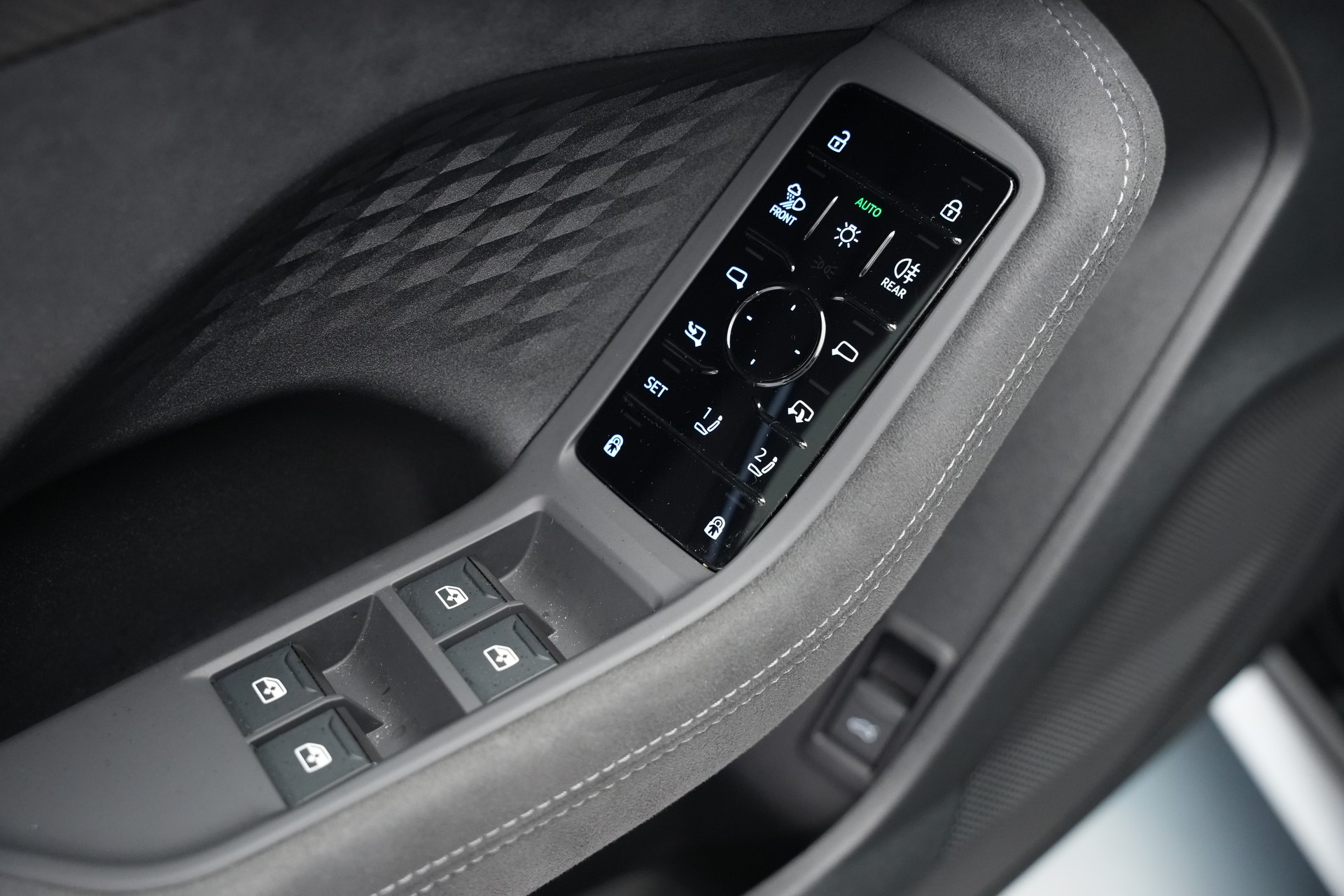 AUDI S5 Limousine TFSI quattro S tronic *Werksgarantie* *Panorama*-image-19