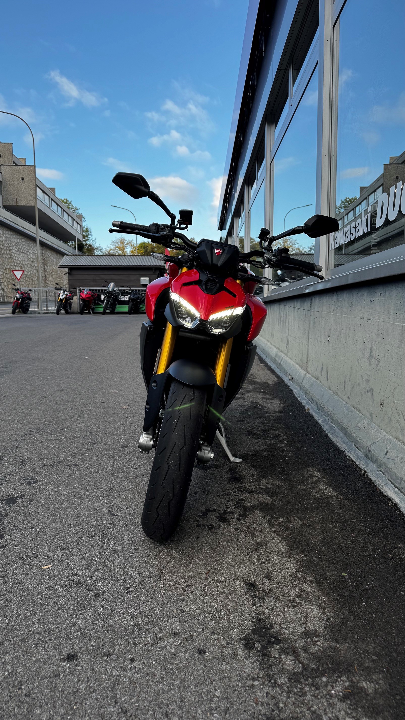 DUCATI STREETFIGHTER V2S-image-2
