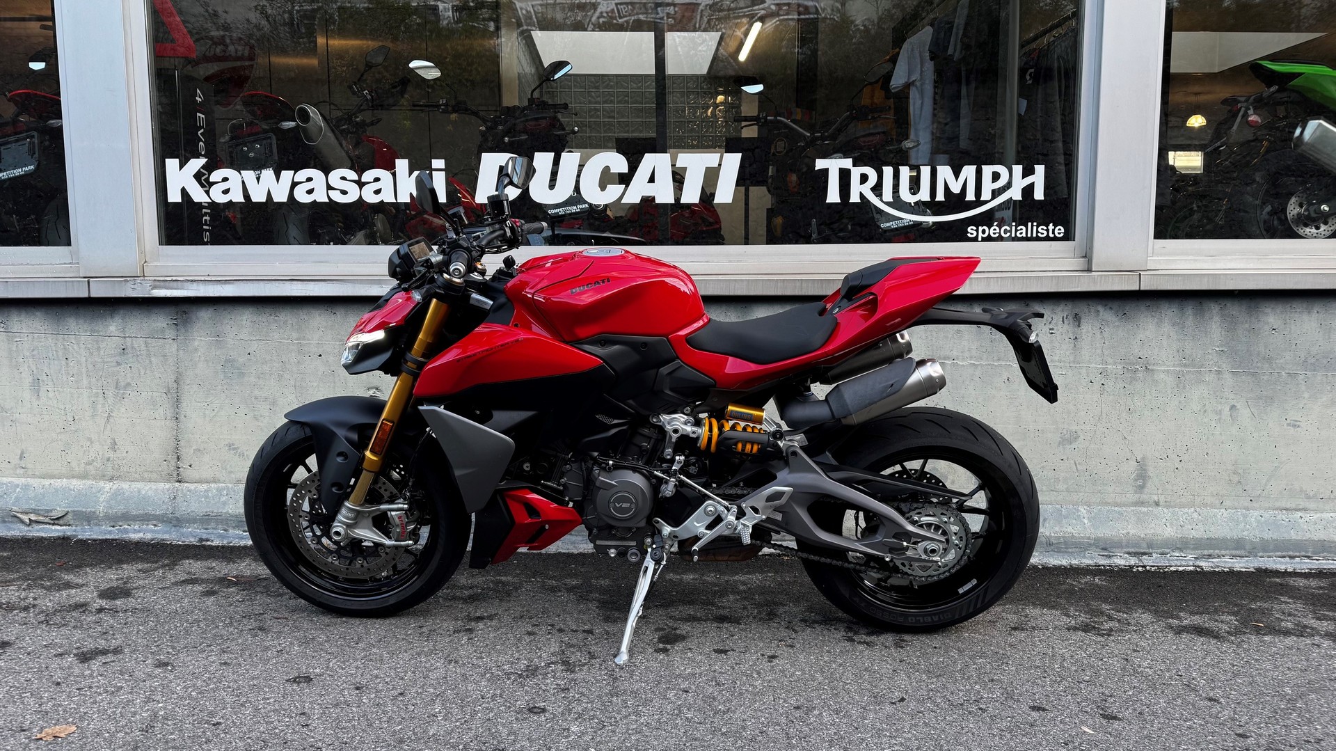 DUCATI STREETFIGHTER V2S-image-1