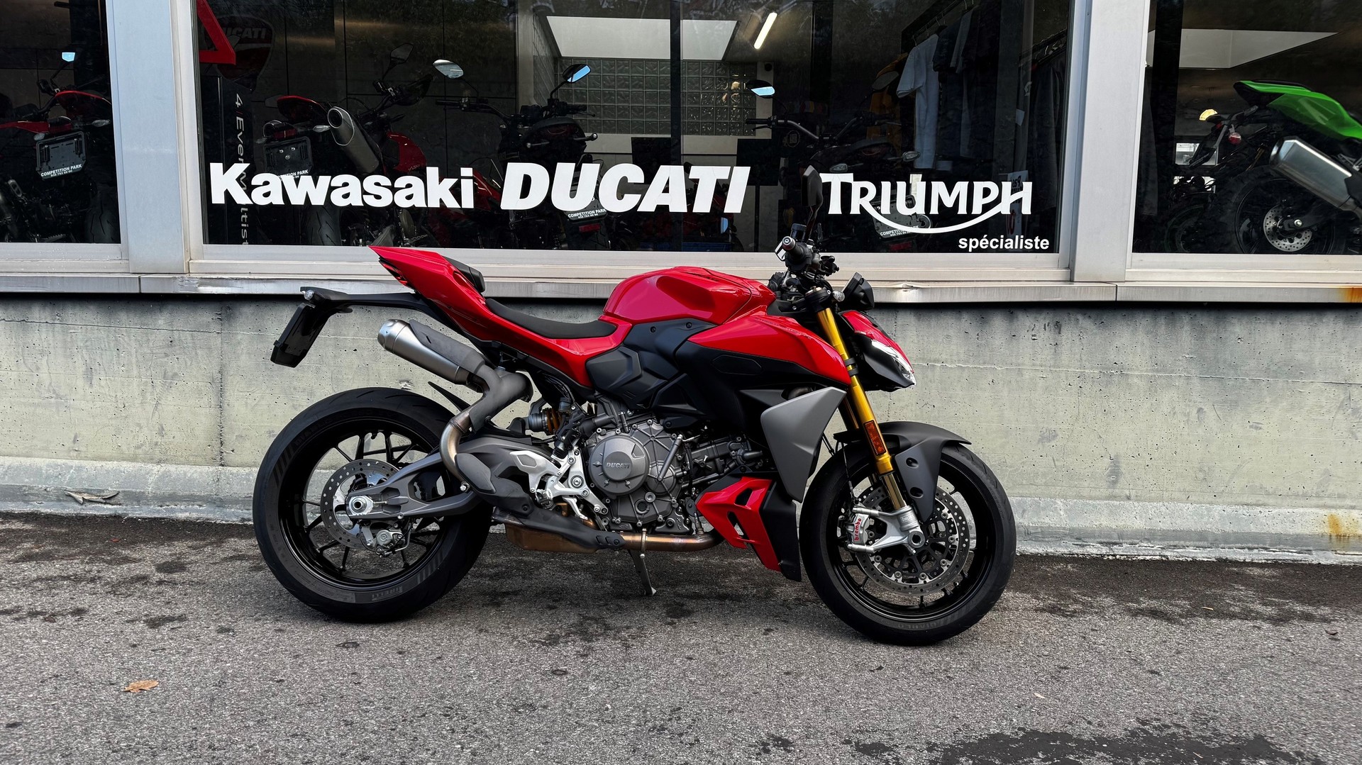DUCATI STREETFIGHTER V2S-image-0