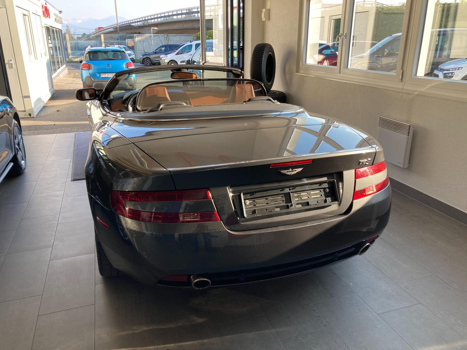 ASTON MARTIN DB9 Volante Touchtronic 2-image-3