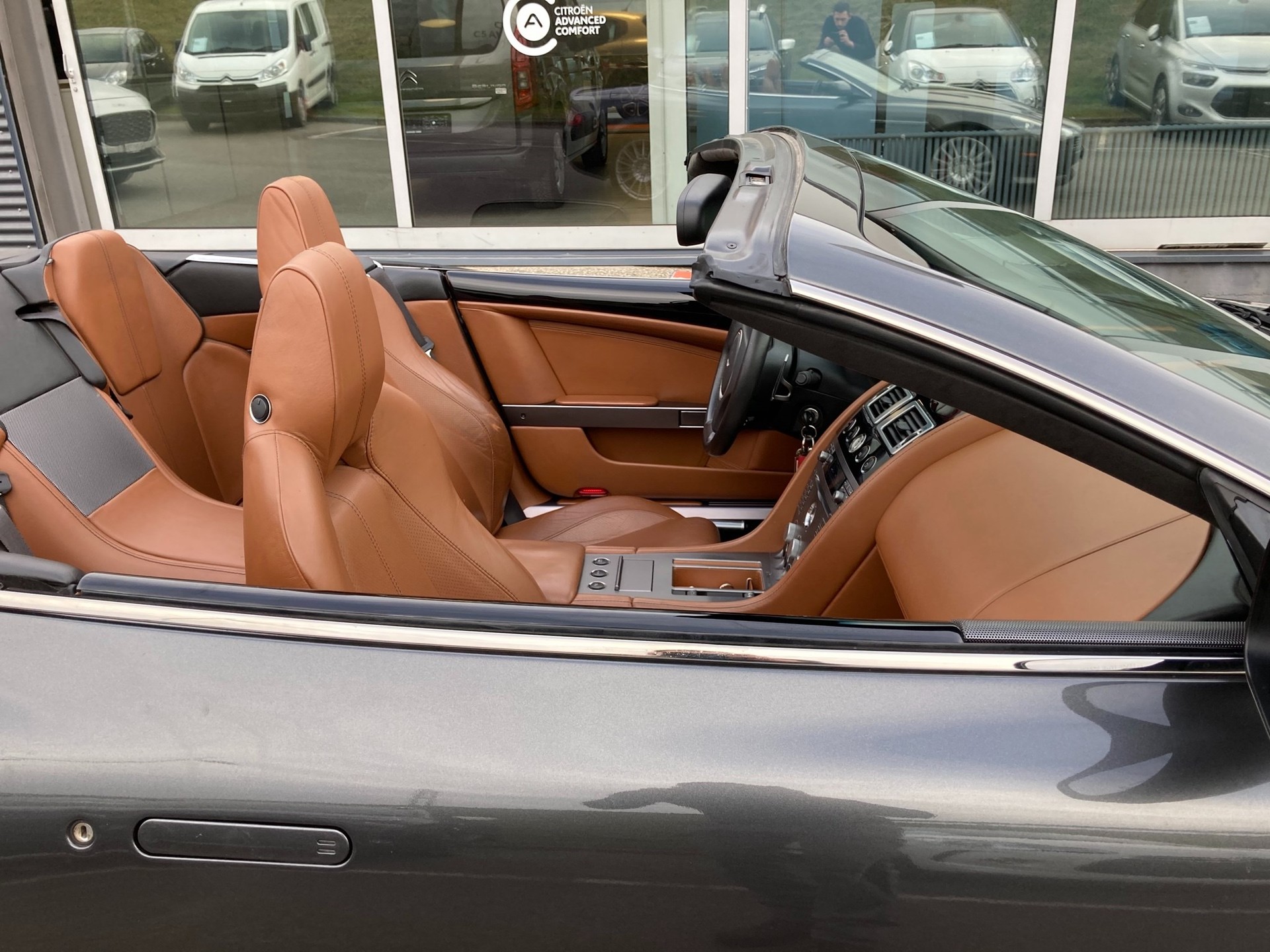 ASTON MARTIN DB9 Volante Touchtronic 2-image-7